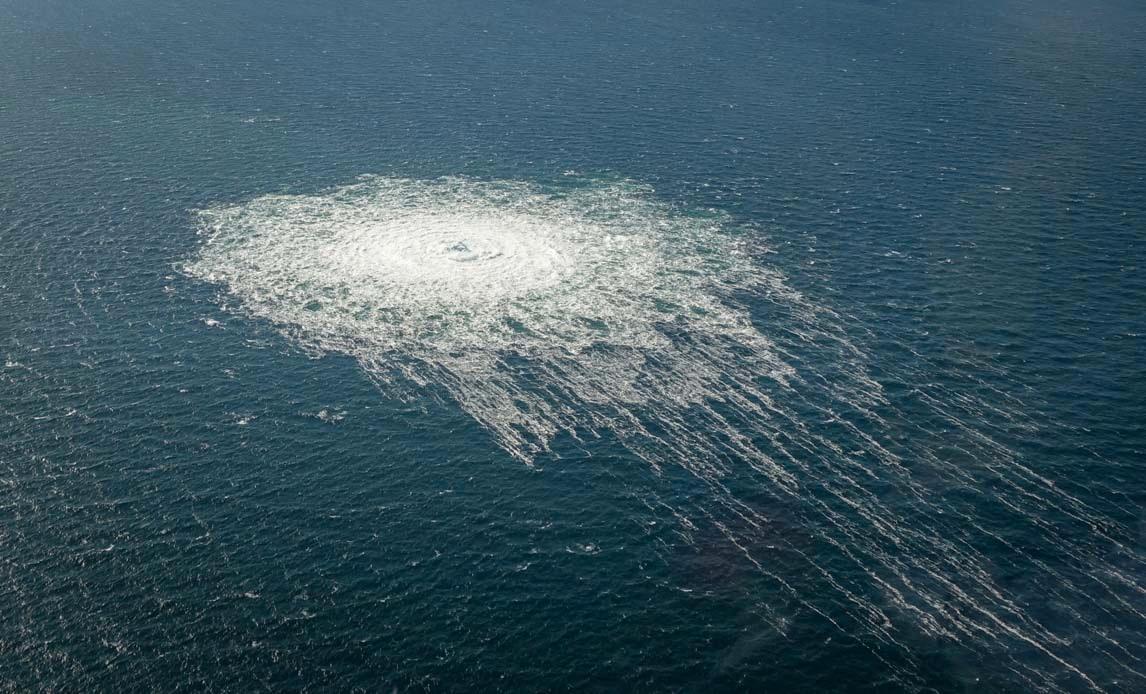 Dette bildet viser omfanget av den ene av de tre gasslekkasjene. Det boblet i havet i et område på rundt én kvadratkilometer etter sabotasjen.