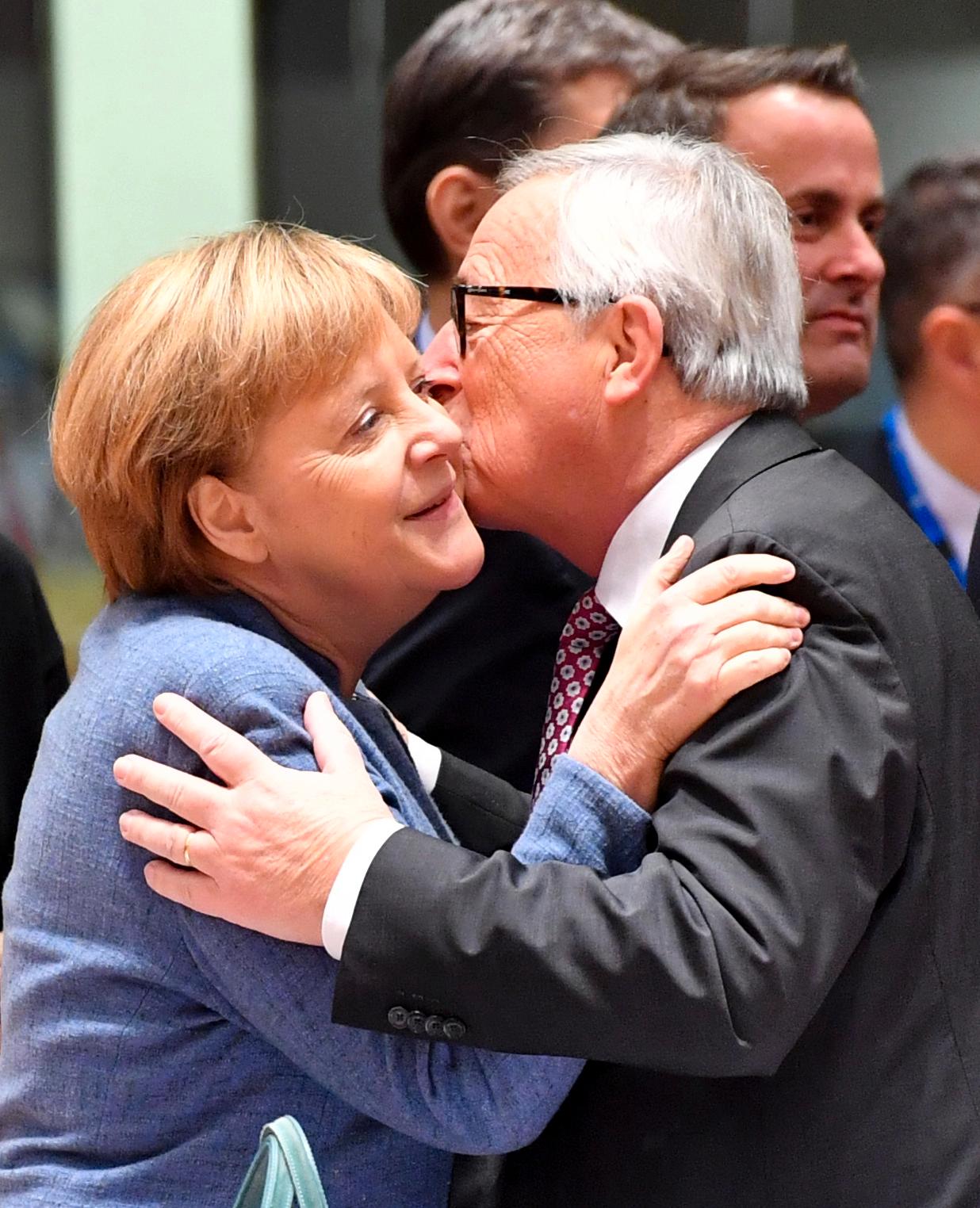 Lettelse også hos forbundskansler Angela Merkel og Tyskland. Merkel truet med ikke å komme til Brussel, om ikke alt var på plass lørdag kveld. Hun fryktet at Gibraltaravtalen kunne skape ny problemer.