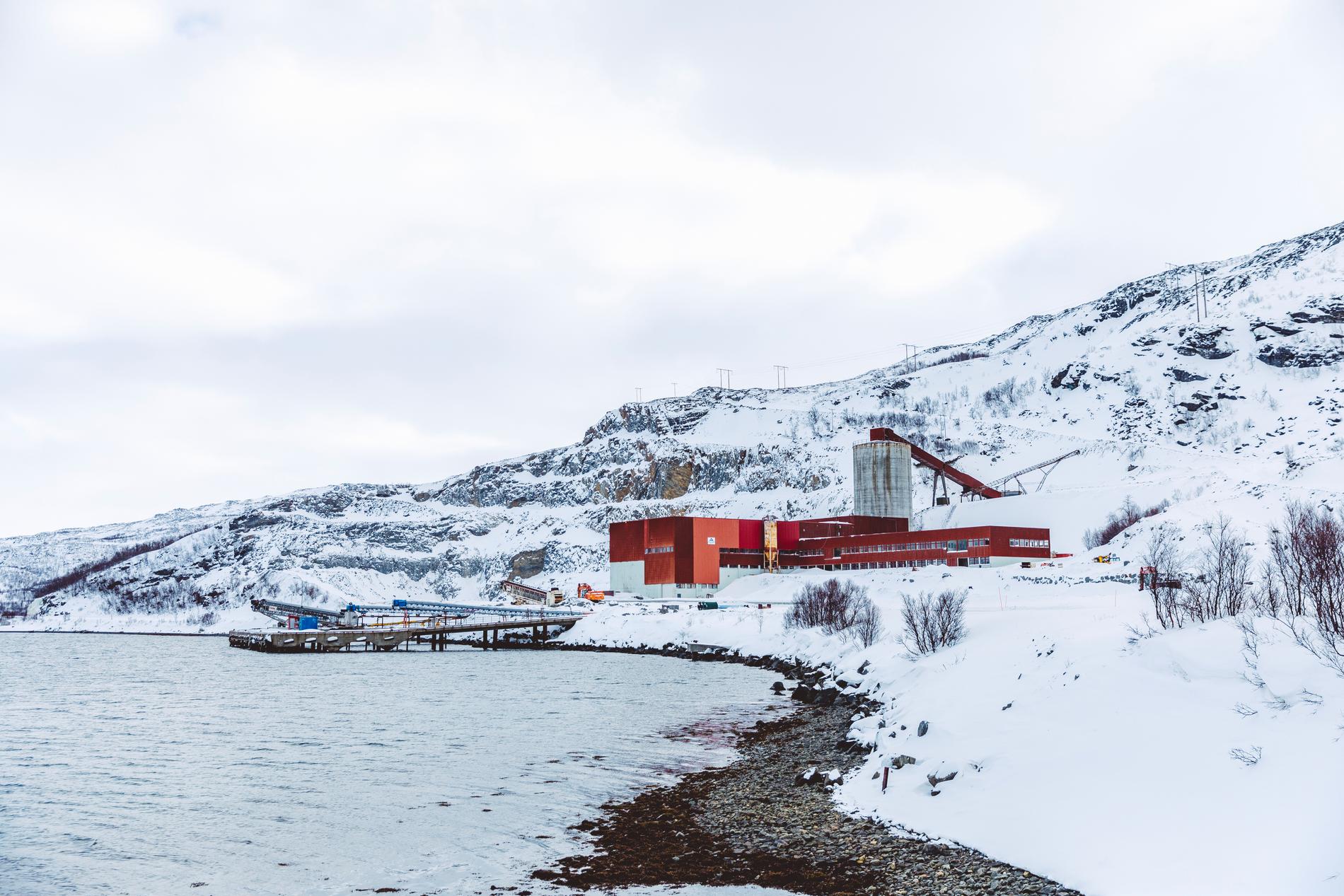 Nussir-gruven i Repparfjorden har vært omstridt, etter selskapet bak kobbergruven ønsket å starte opp igjen gruvedriften på stedet med planer om sjødeponi ved gruven.