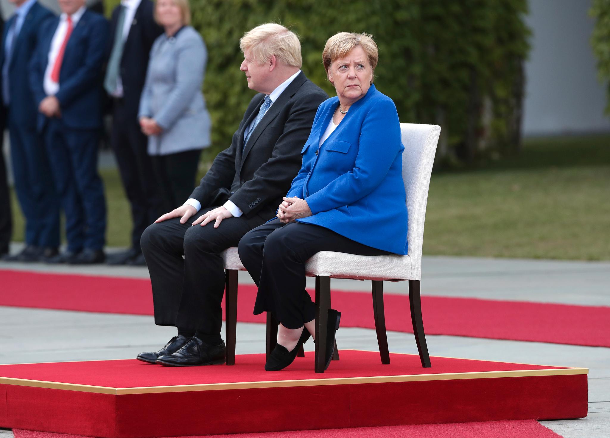 Varmt og hjertelig var det ikke da Boris Johnson og Angela Merkel møttes. Tonen var vennlig, men innholdet like uforsonlig som før.