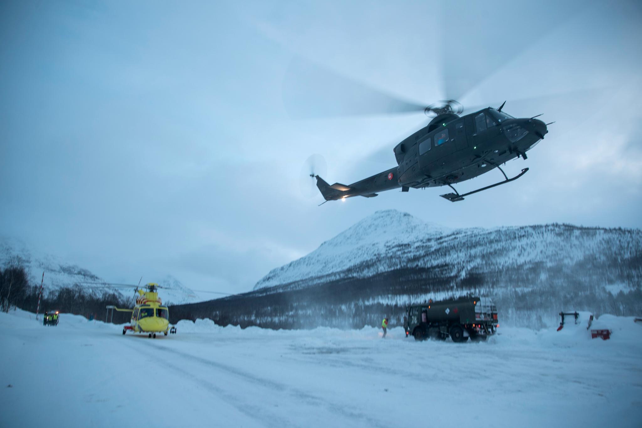  Helikoptre har blitt brukt i letearbeidet etter skiløperne, men mandag har været vært for dårlig. Dette bildet er tatt 4. januar.