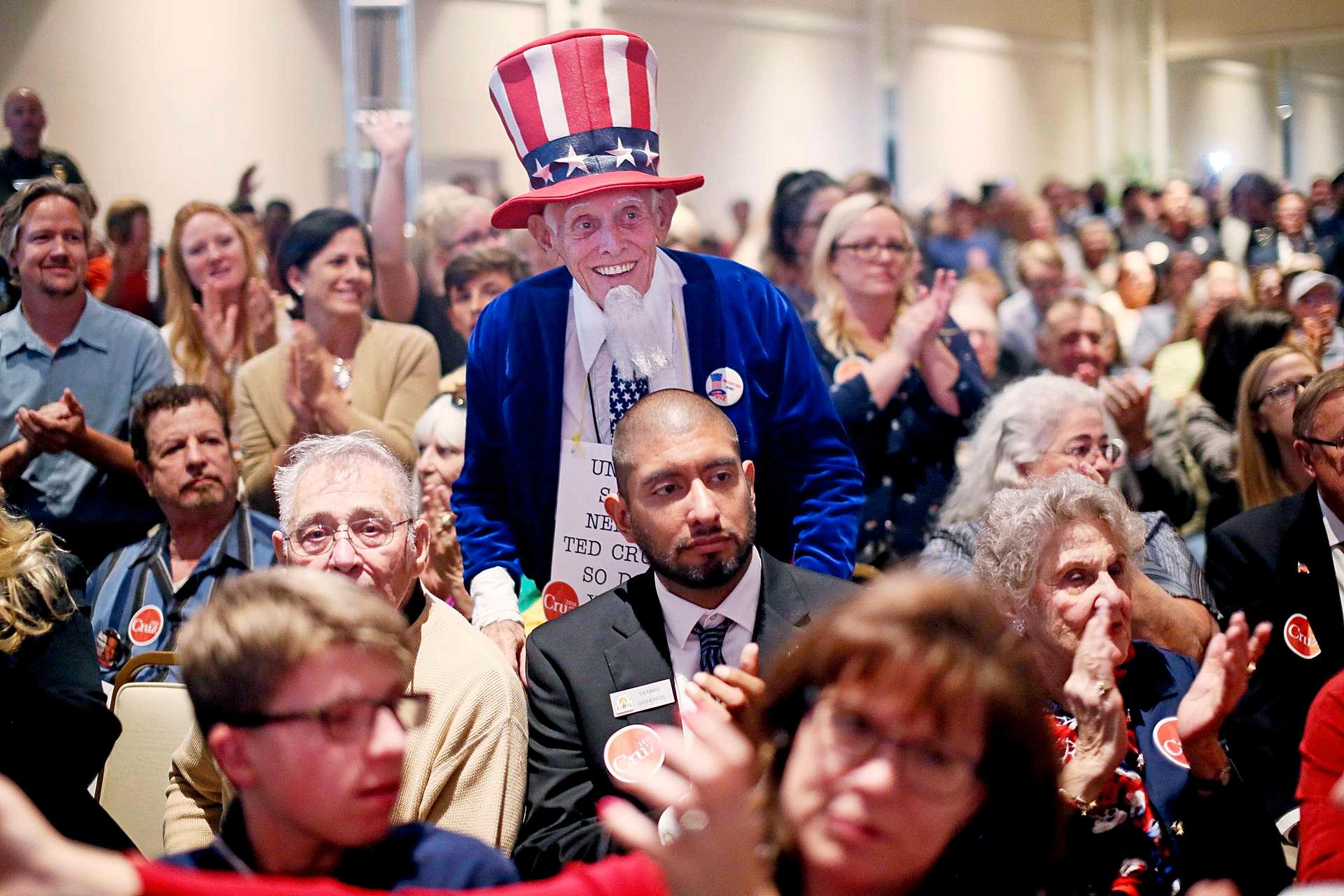 En av de oppmøtte til Ted Cruz' valgmøte i San Diego denne uken kledde seg ut som «Onkel Sam».