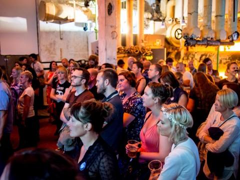 FOLKSOMT: Fine folk i fint lokale på fin festival. Storhaugfestivalen kjører på i år igjen, for tredje år på rad.