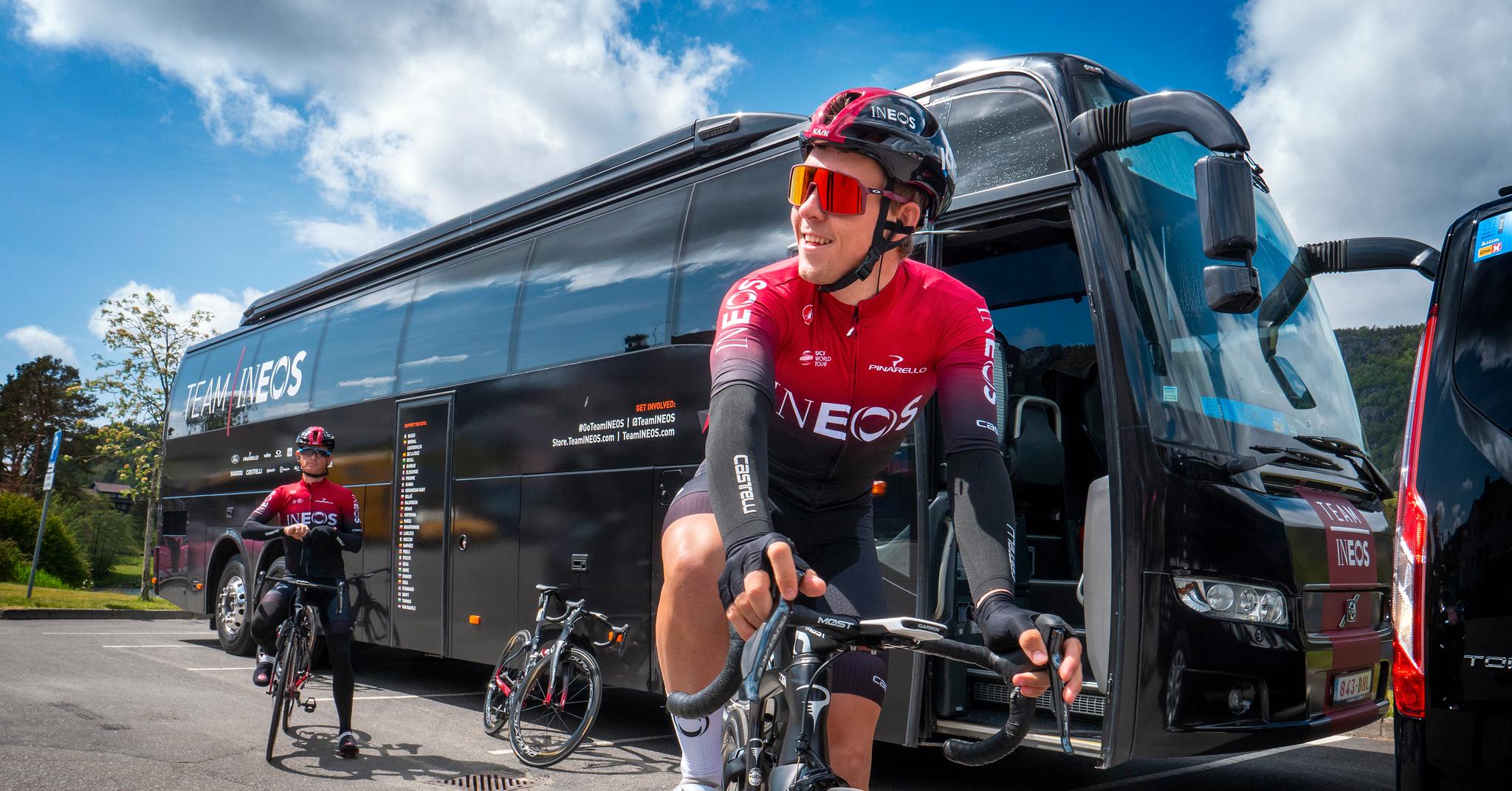 Kristoffer Halvorsen, som søndag vant siste etappe av Tour of Norway, skal senest til høsten ta stilling til hvilket lag han skal sykle for kommende sesong.