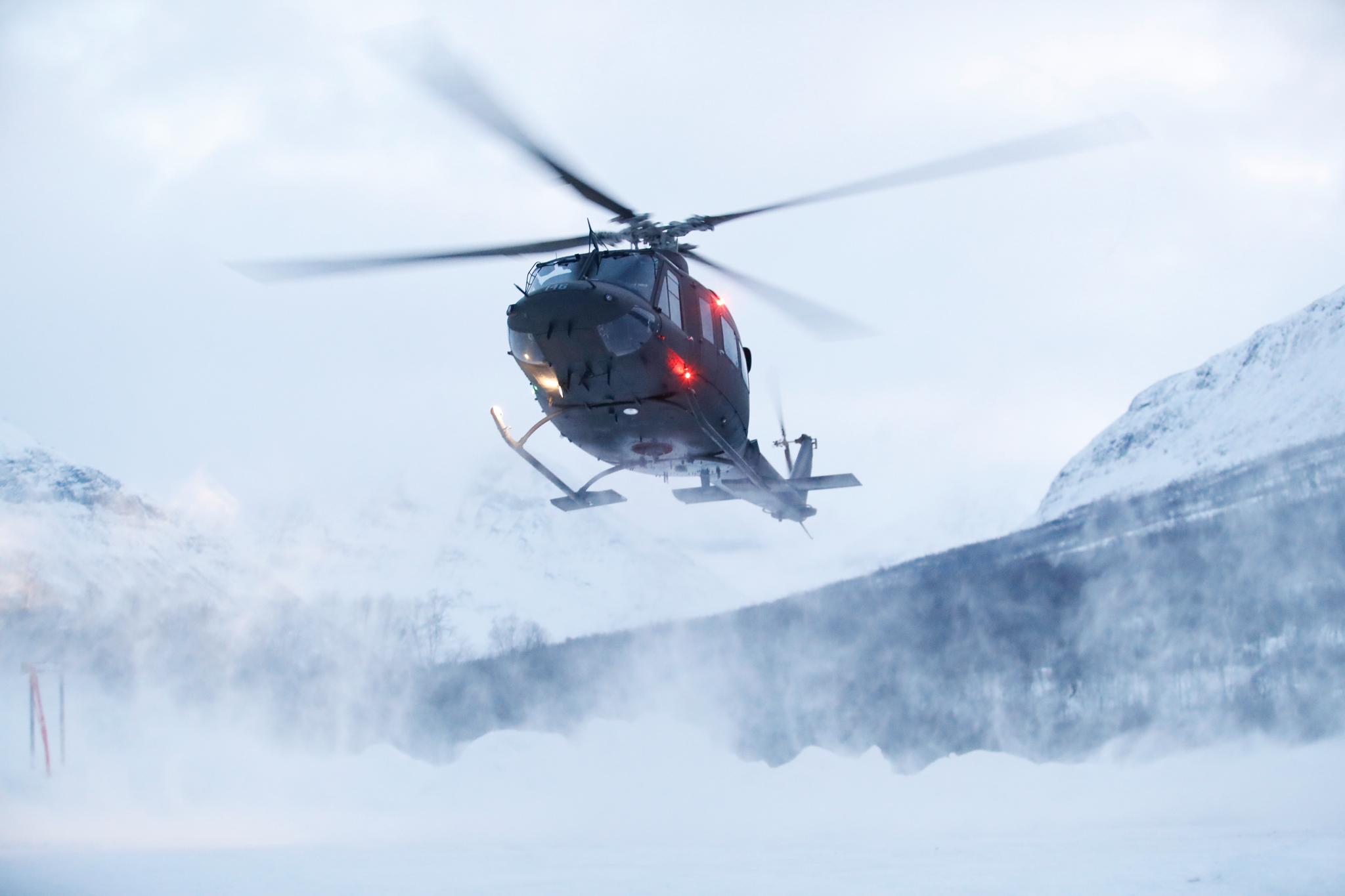 Et helikopter lander i forbindelse med søk i Tamokdalen tidligere i januar. 