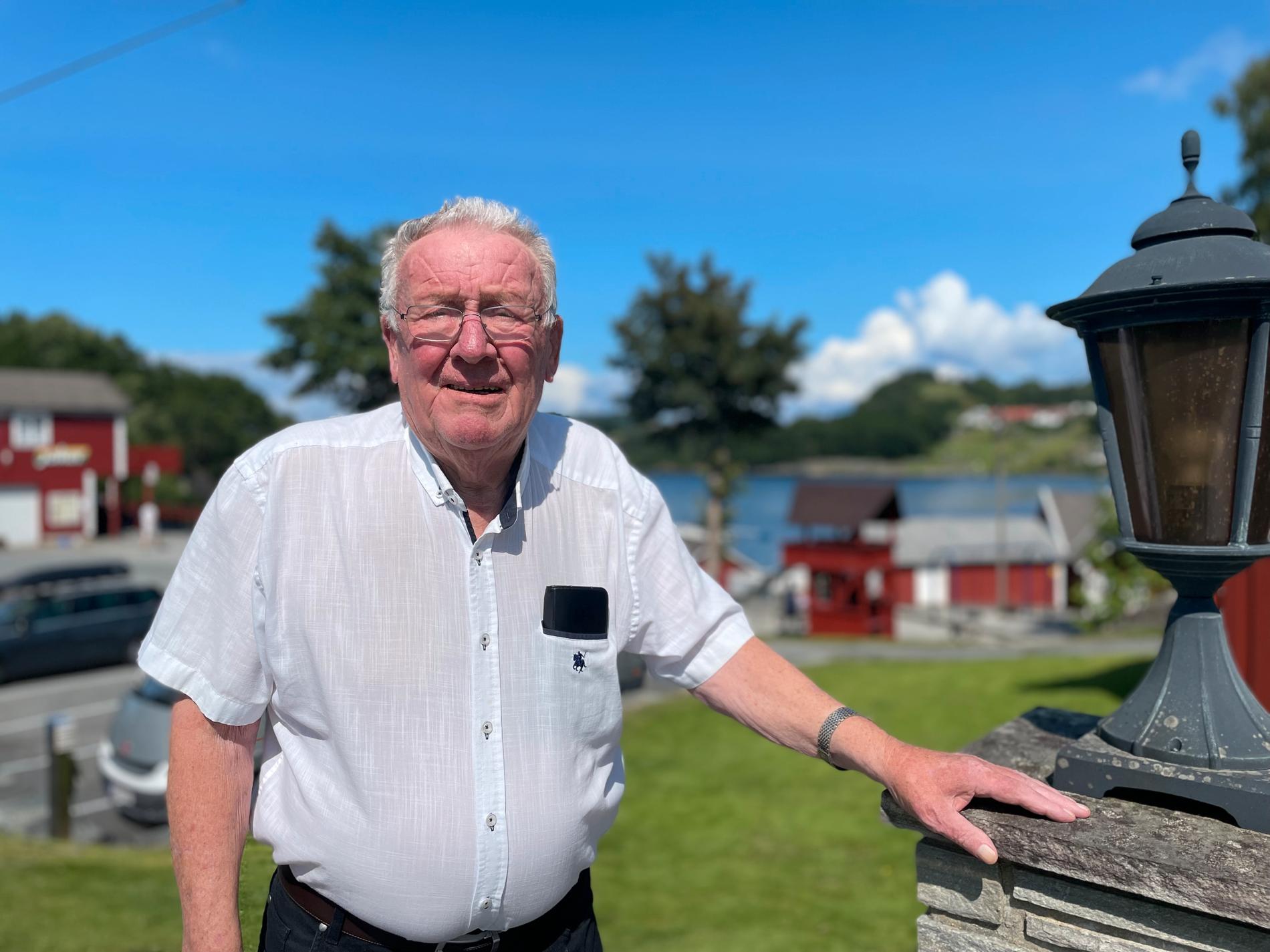 80 ÅR: Daniel Nedrebø har lenge jobbet for samferdselen i øyane, nå er han 80 år og kan se tilbake på et innholdsrikt liv. 