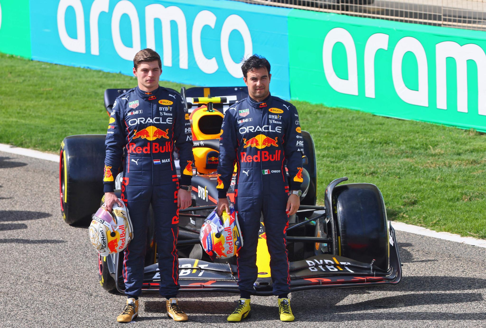 Max Verstappen (t.v.) og Sergio Perez (t.h.).