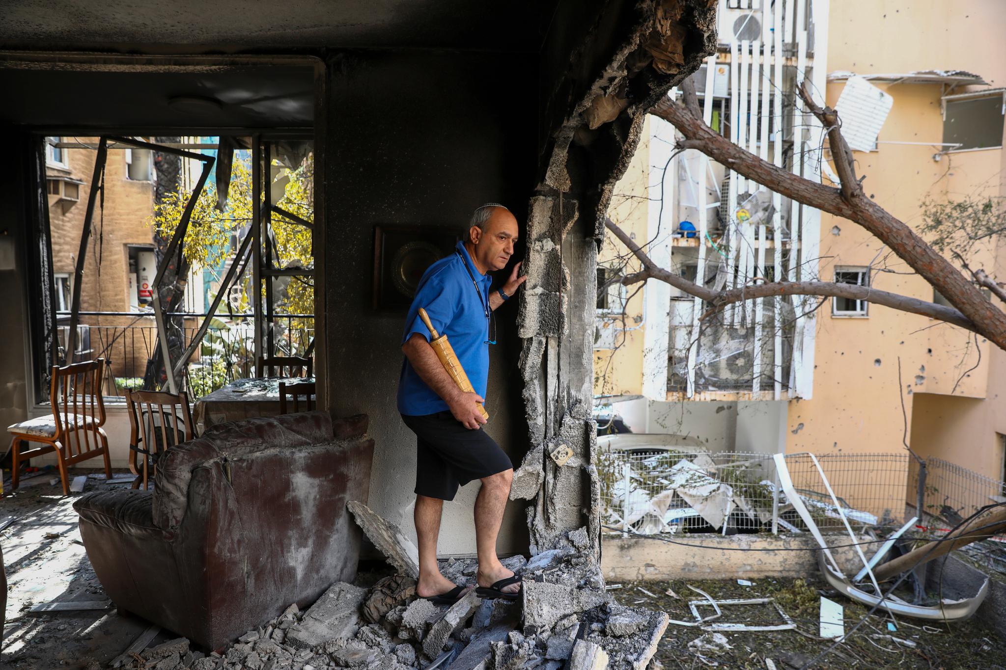 Familien Srors leilighet i Petah Tikva i den sentrale delen av Israel ble ødelagt i et rakettangrep fra Gazastripen torsdag. 
