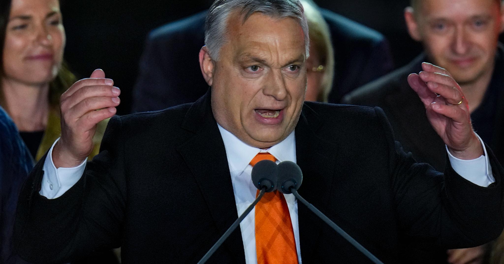 Statsminister Viktor Orban under en tale sent søndag kveld.