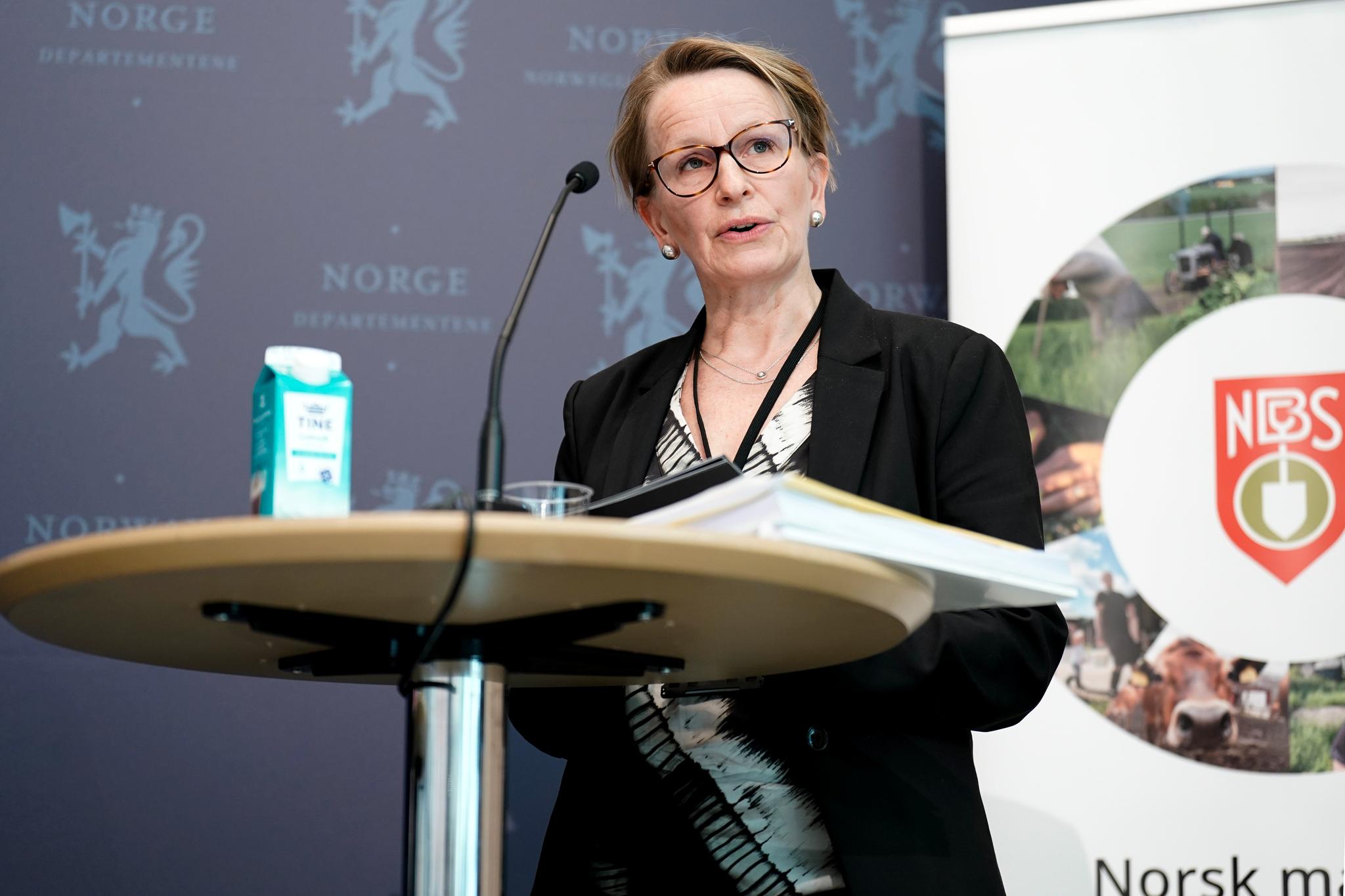 Ekspedisjonssjef Viil Søyland beskrev bøndenes krav som svært høyt. Hun legger fram statens tilbud 6. mai.