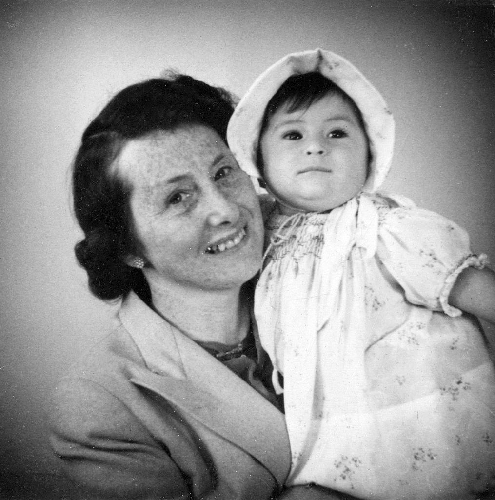 Mona og bestemor Elise Bernstein, som hele livet ble kalte Lise.
