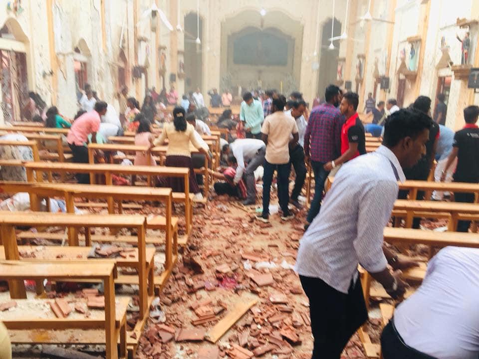 Mange omkom i bombeangrepene mot flere kirker på Sri Lanka søndag. Dette bildet har den katolske kirken St. Sebastian's i  Waga, Sri Lanka, selv lagt ut på sin Facebook-side.