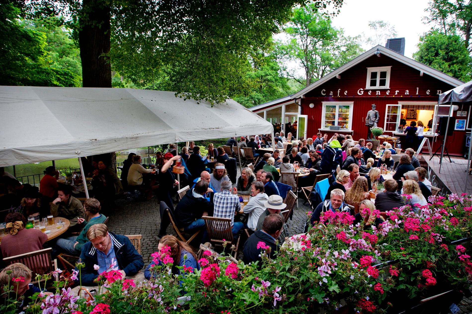 Her fra et annet av sommerens arrangementer på Cafe Generalen, nemlig quiz. Foto: Torstein Øen.