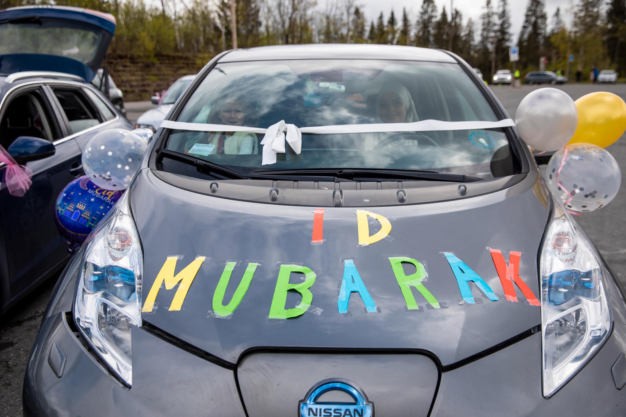 Det Islamske Forbundet arrangerte drive in Id-feiring på Tryvann i Oslo. Onsdag behandlet Kringkastingsrådets NRKs sending fra id-festen. 