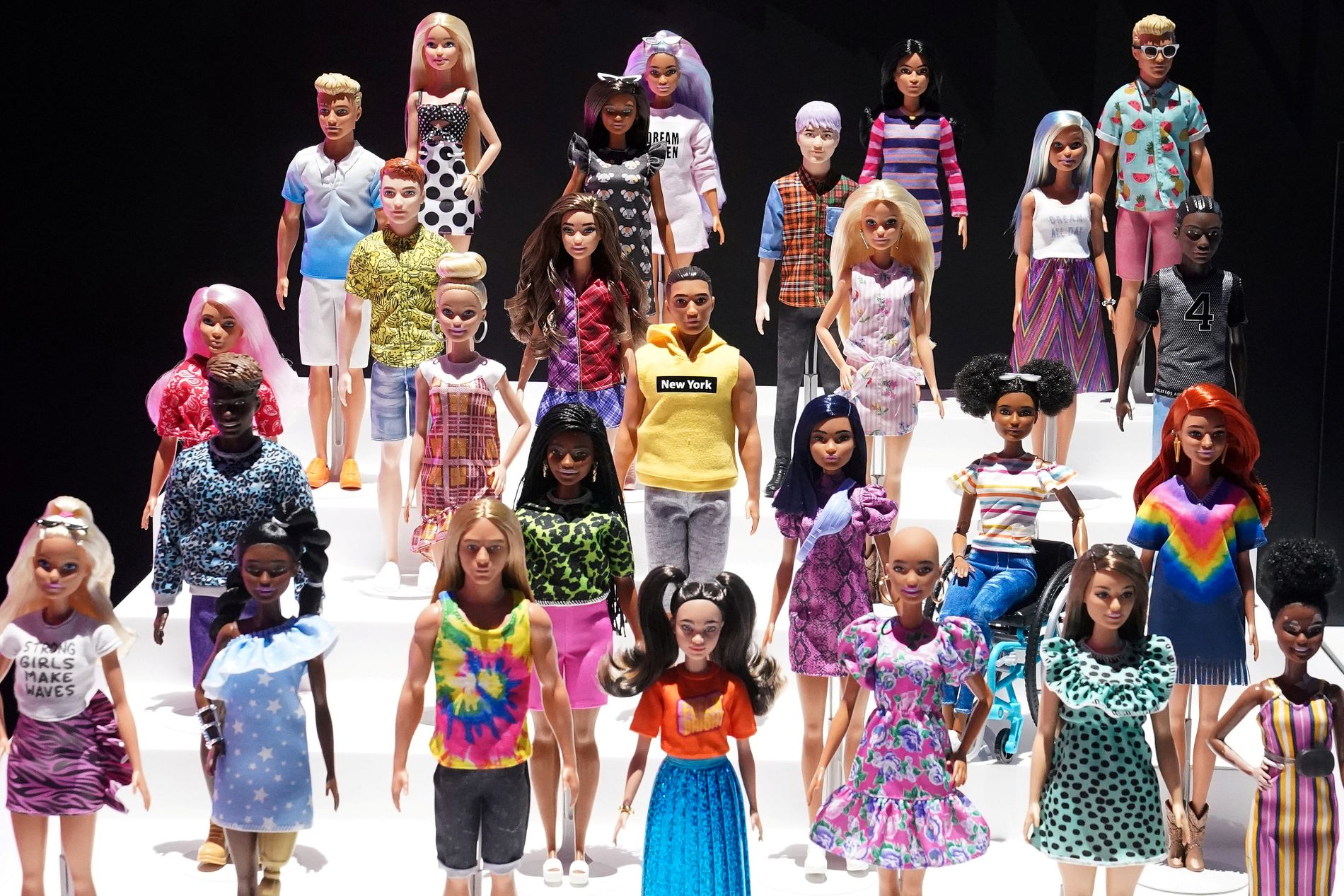 Barbie-dukkene kommer nå i flere ulike hudfarger og etnisiteter. Det kan være en årsak til at de har blitt mer populære. 