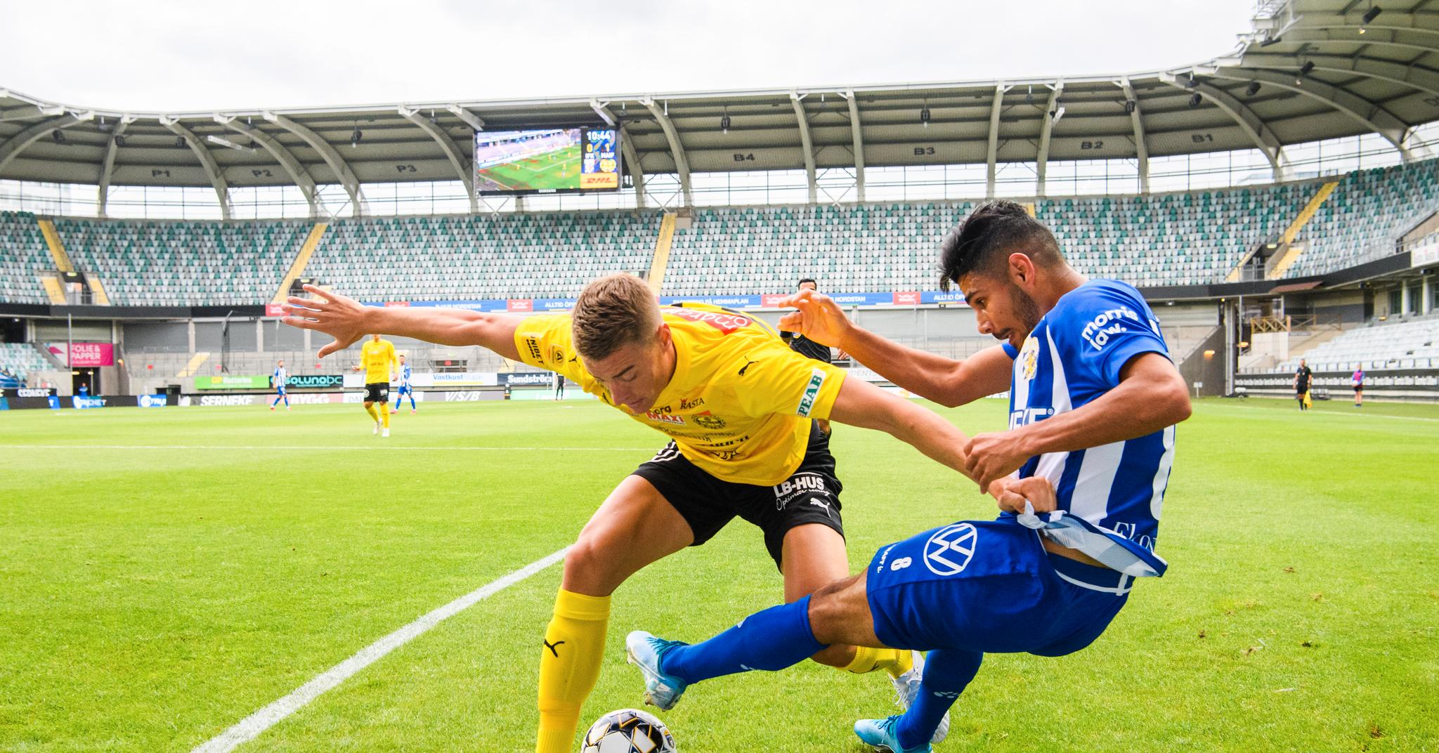 Branns utleide stoppertalent Jesper Löfgren (til v.) gjør nå alt for å holde lille Mjällby i toppen av Allsvenskan. Her i kamp mot IFK Göteborgs Hosam Aiesh i sommer.