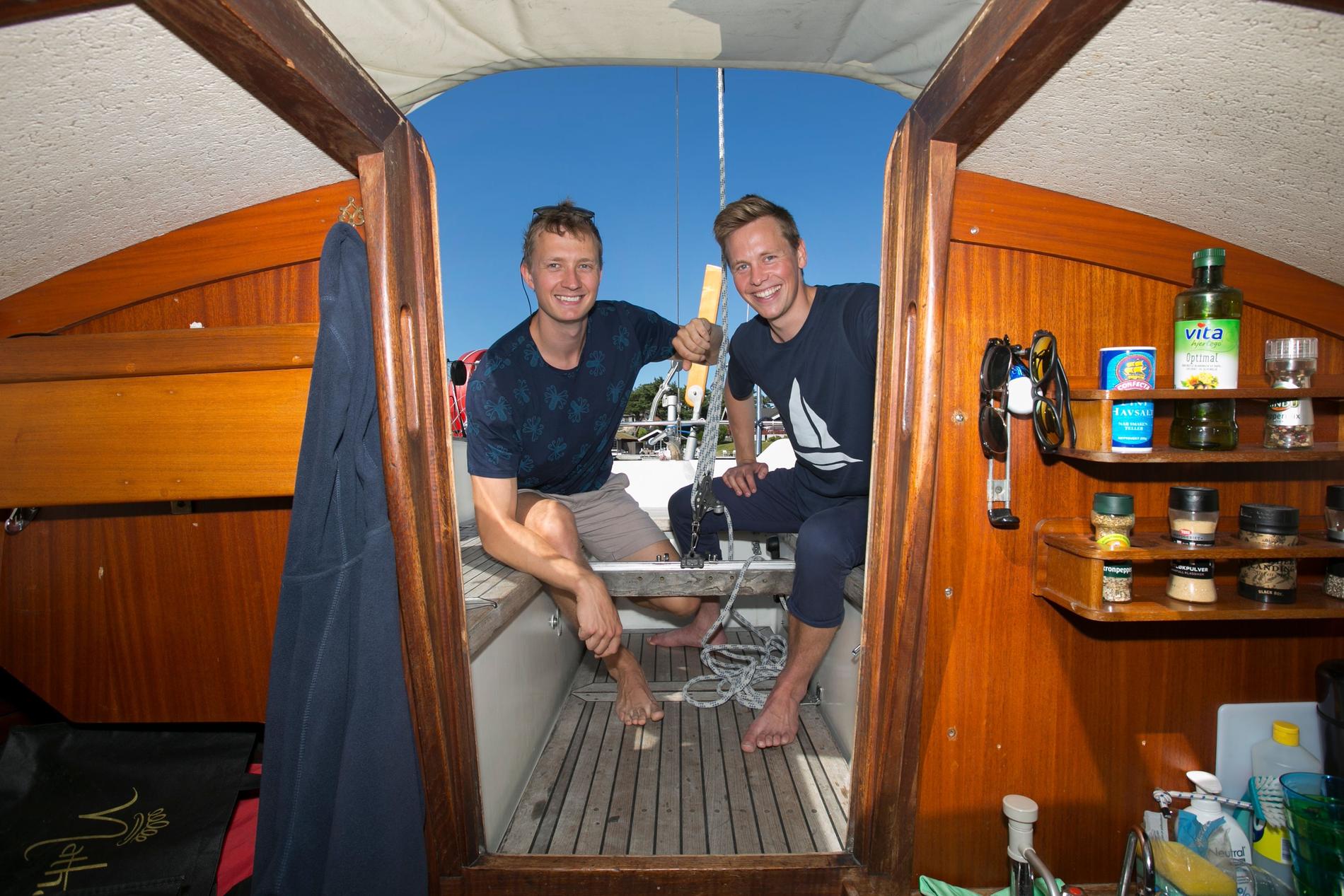 Henrik Grini (26) og Ole Martin Hanssen (26) seiler fra Andøya til Karibien. Bildet ble tatt i Kristiansand rett før avreisen i sommer.