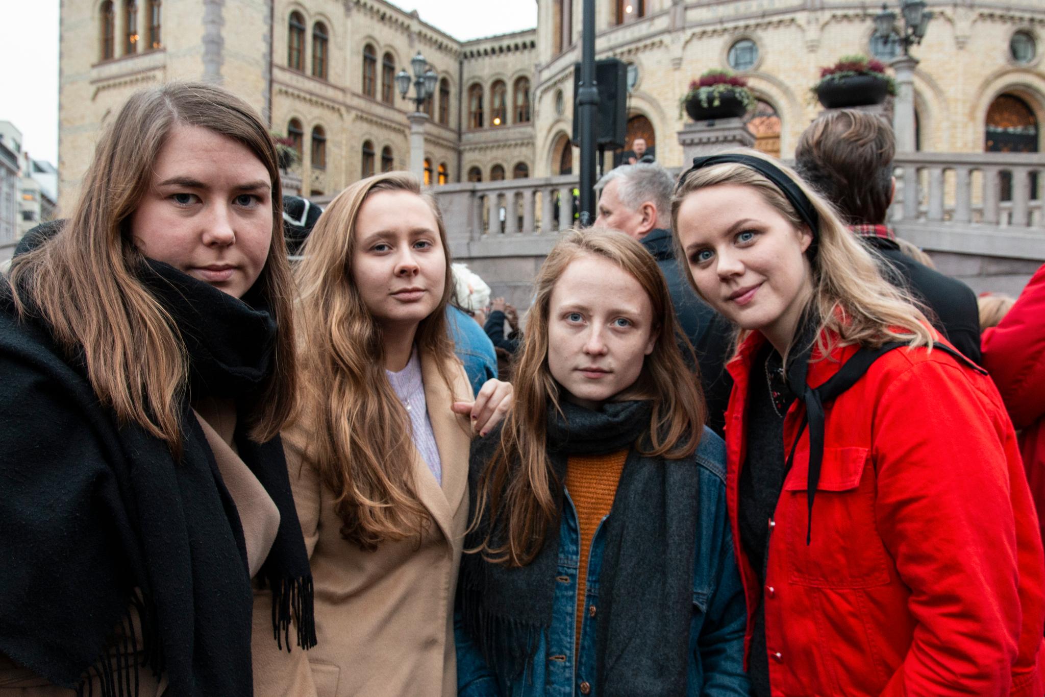 Agnes Nærland Viljugrein var en av mange som gikk i demonstrasjonstog for abortloven i Oslo lørdag. Fra venstre: Astrid Willa Eide Hoem, nestleder i AUF, Regine Rolfsen, Agnes Nærland Viljugrein og Marta Hofsøy, sentralstyremedlem i AUF.