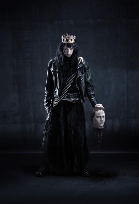 MACBETH: Lars Samuelsen (17) spiller den mørke Macbeth.
