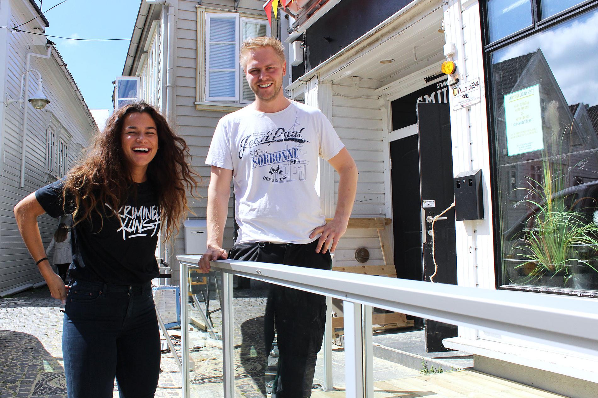  Søskenbarna Kristine De Souza Ekeland og Steffen Rege går fra jobben på Beverly, til en rykende fersk bar i Steinkargata i Stavanger.