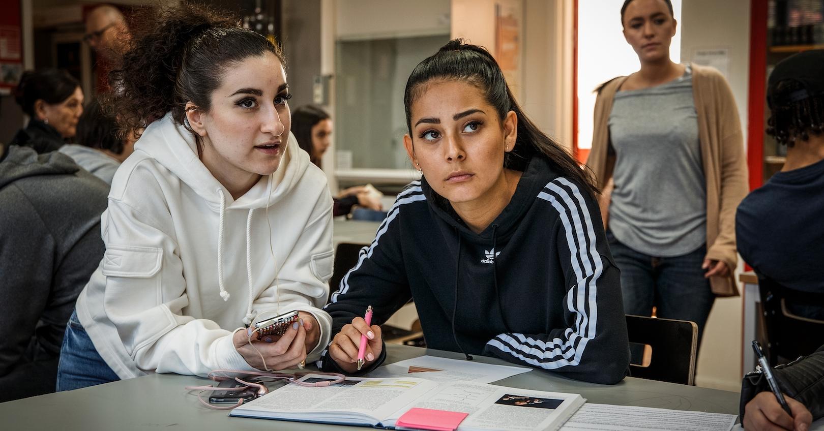 Amanda Sohrabi og Nora Rios spiller Kerima og Suleika i den svenske thrilleren «Kalifat».