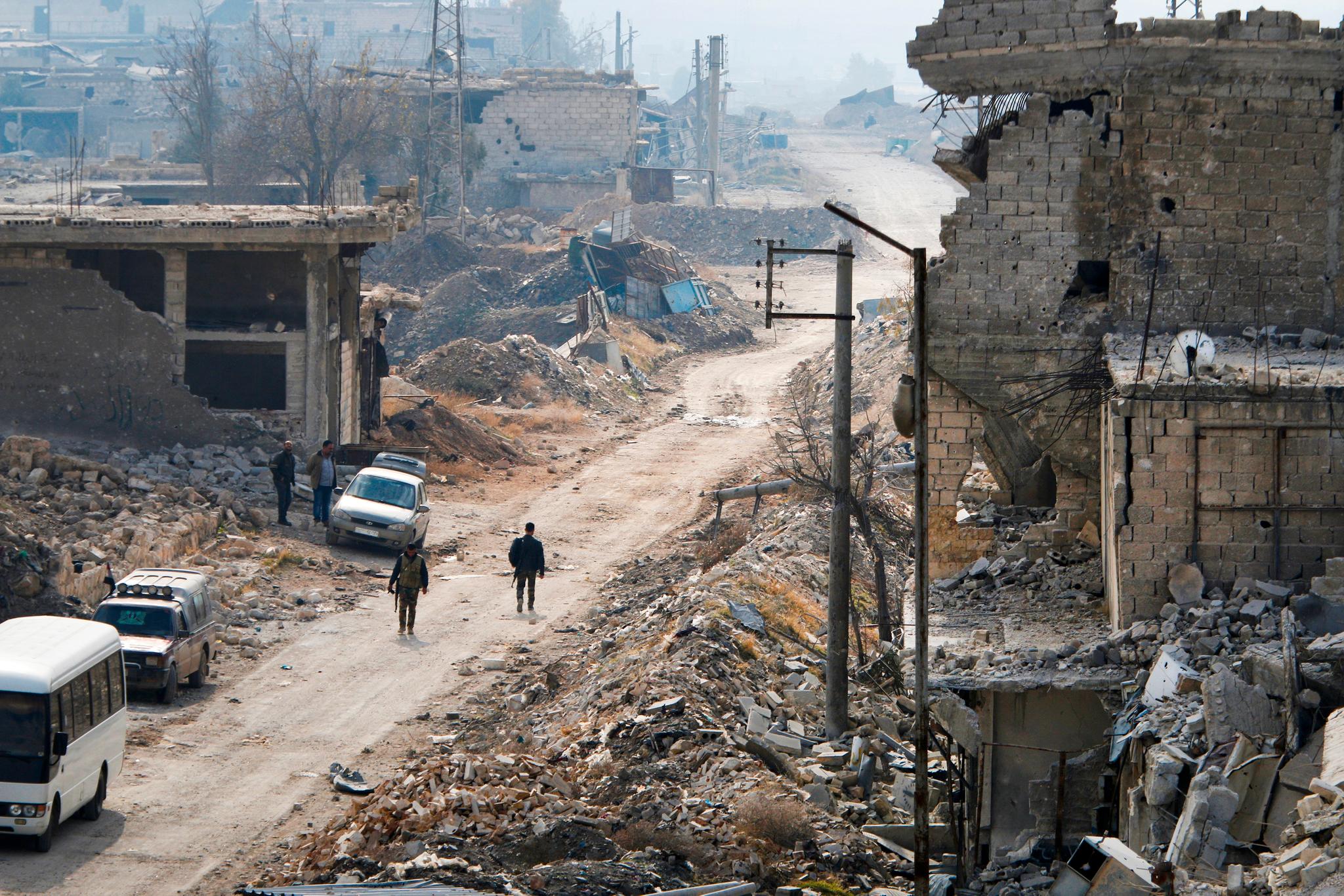 Dette bildet viser også de massive ødeleggelsene i Sheikh Saeed-distriktet i Aleppo den 12. desember.