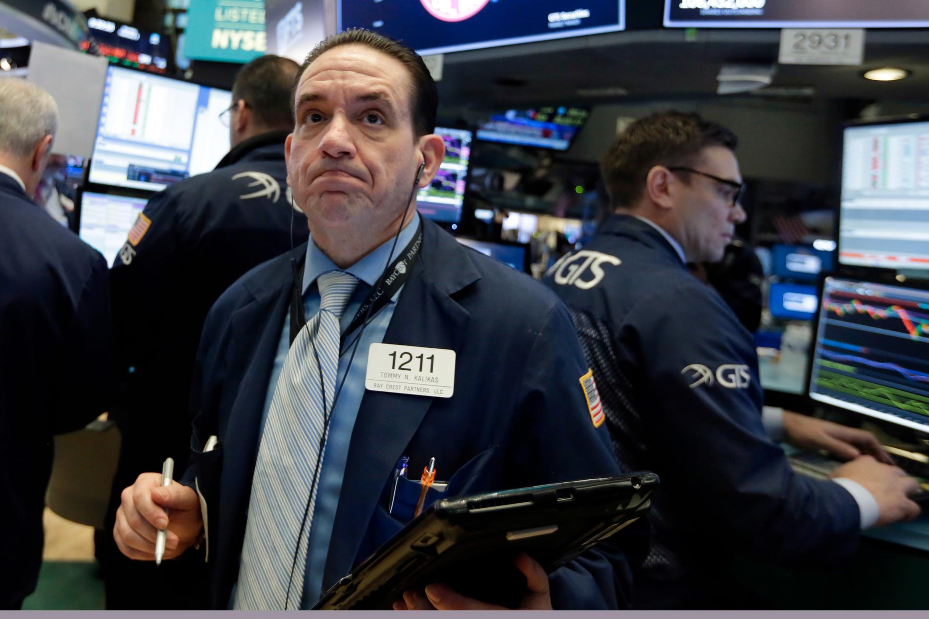 Verdien av aksjene notert på New York-børsene falt mandag kraftig. Foto: AP / NTB scanpix