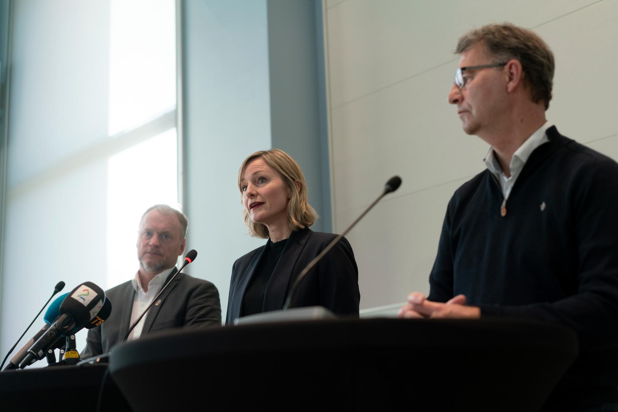 11. mars avholdt Oslo pressekonferanse om koronapandemien med byrådsleder Raymond Johansen (t.v.), skolebyråd Inga Marte Thorkildsen og helsebyråd Robert Steen.