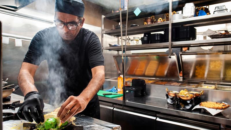 Inntektene vokser for byens første pakistanske restaurant