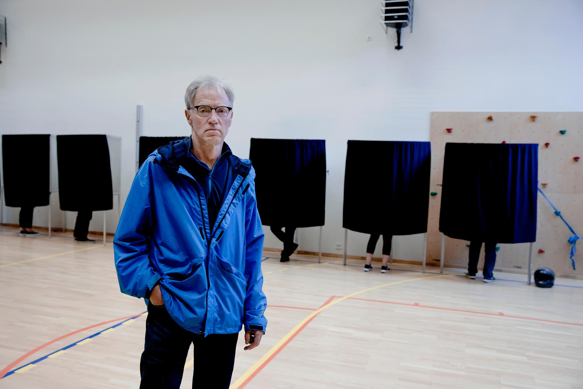 FIKK IKKE STEMME: - Jeg blir rett og slett sur, sier Reidar Toresen. Da han ankom valglokalet, fikk han ikke stemme på Miljøpartiet De Grønne. Han ble derfor nødt til å stemme på et annet parti.