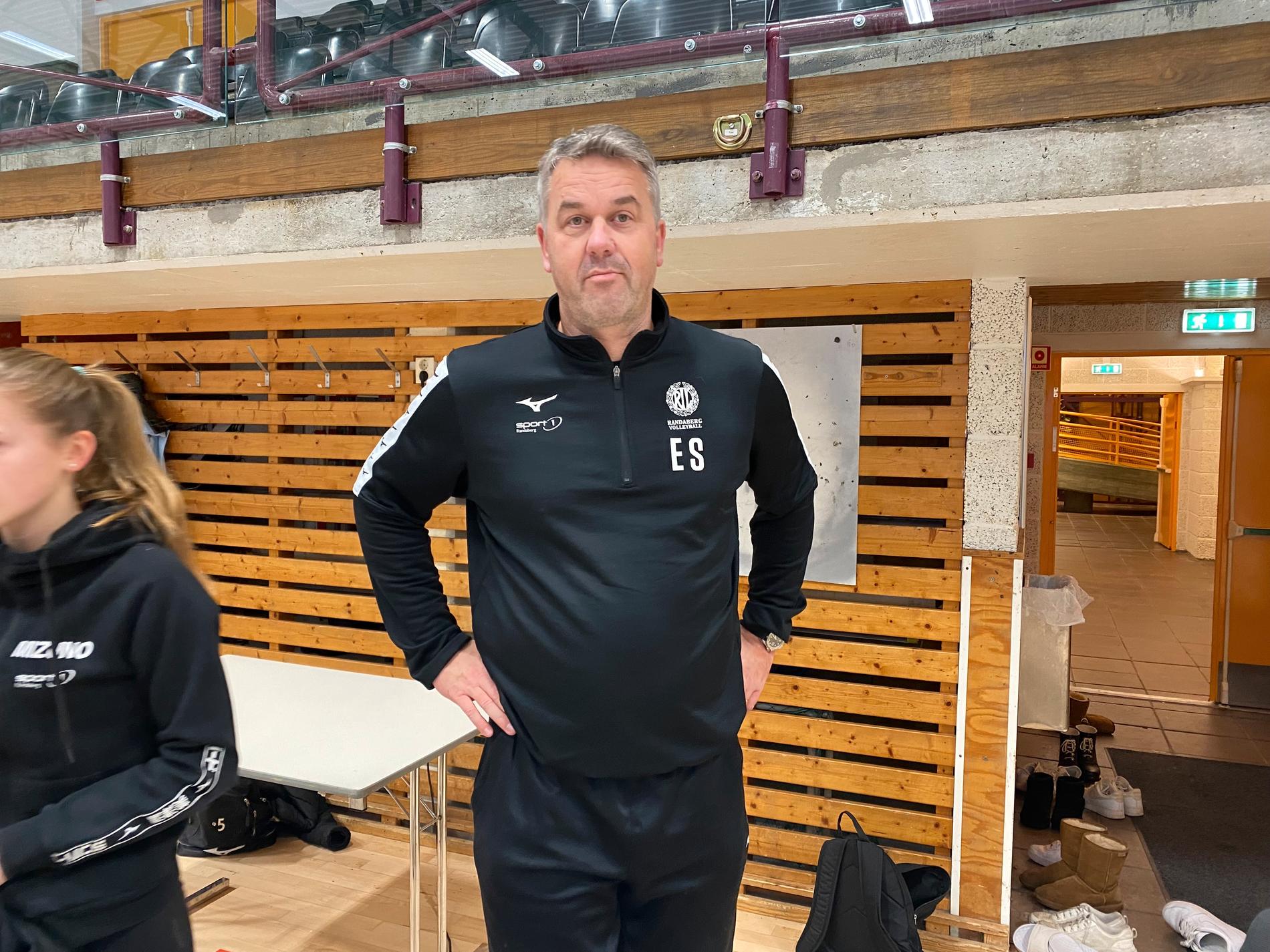 RIL-trener Espen Sørbø er klar for ny kamp med damene. Lørdag er det hjemmekamp mot Førde for Randaberg.