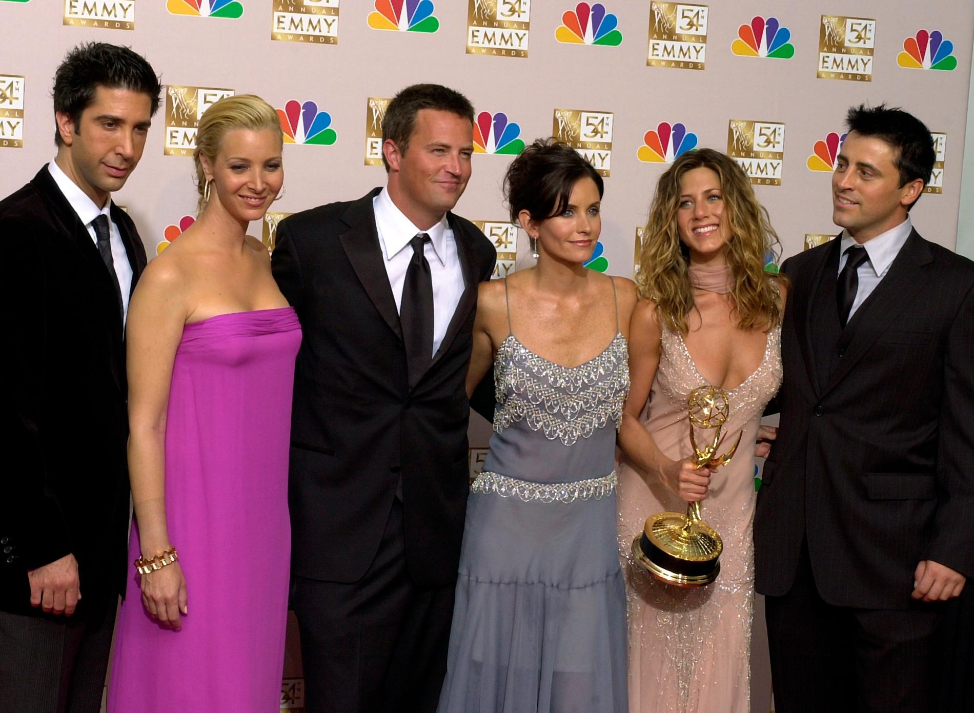 «Friends»-gjengen samlet under Emmy Awards i 2002. F.v: David Schwimmer (Ross), Lisa Kudrow (Phoebe), Matthew Perry (Chandler), Courteney Cox (Monica), Jennifer Aniston (Rachel) and Matt LeBlanc (Joey). 