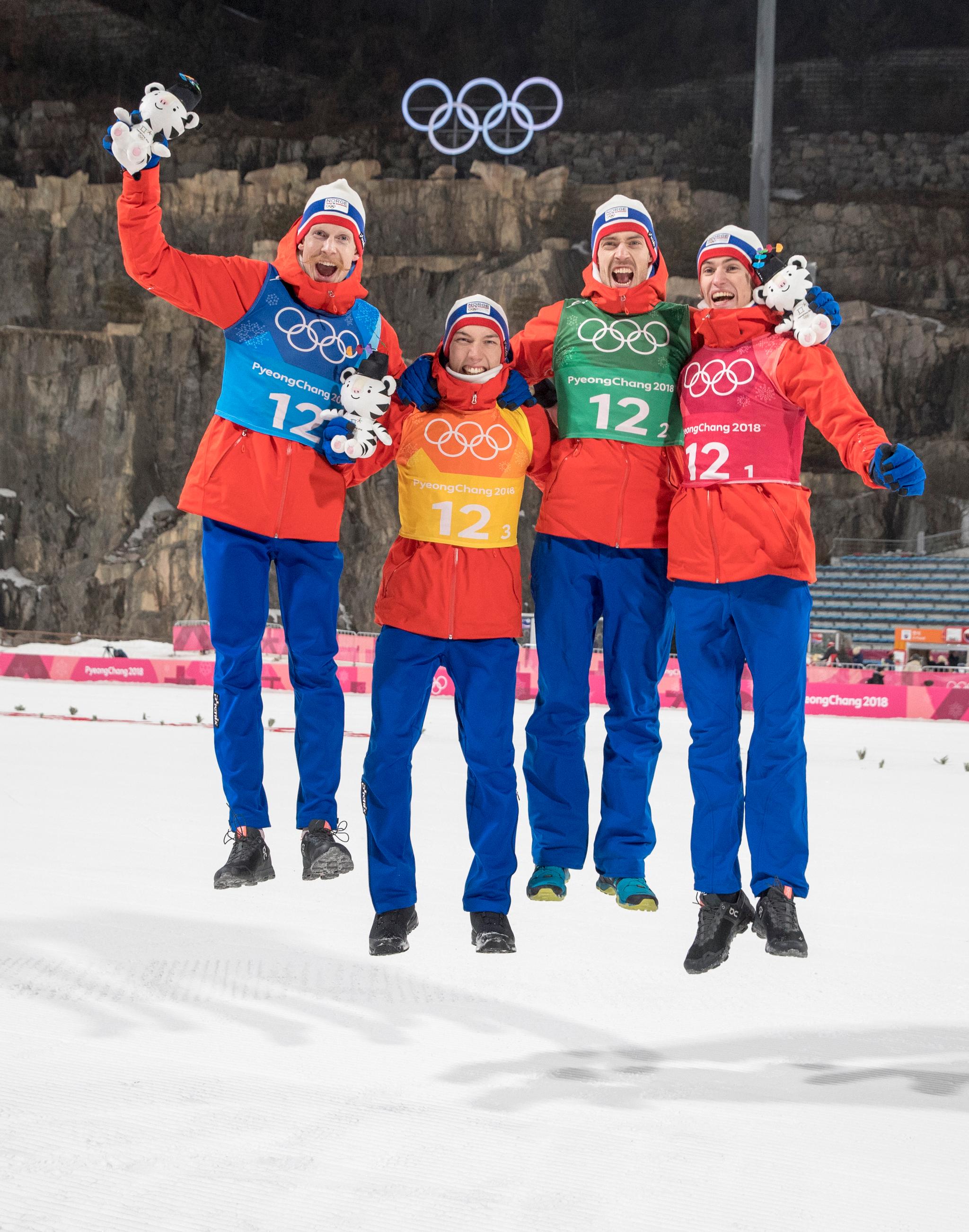 I OL var det høye hopp på pallen. Nå er det litt mer rufsete i det norske laget. F.v. Robert Johansson, Johann André Forfang, Andreas Stjernen og Daniel André Tande. Sistnevnte er ikke med i VM. 