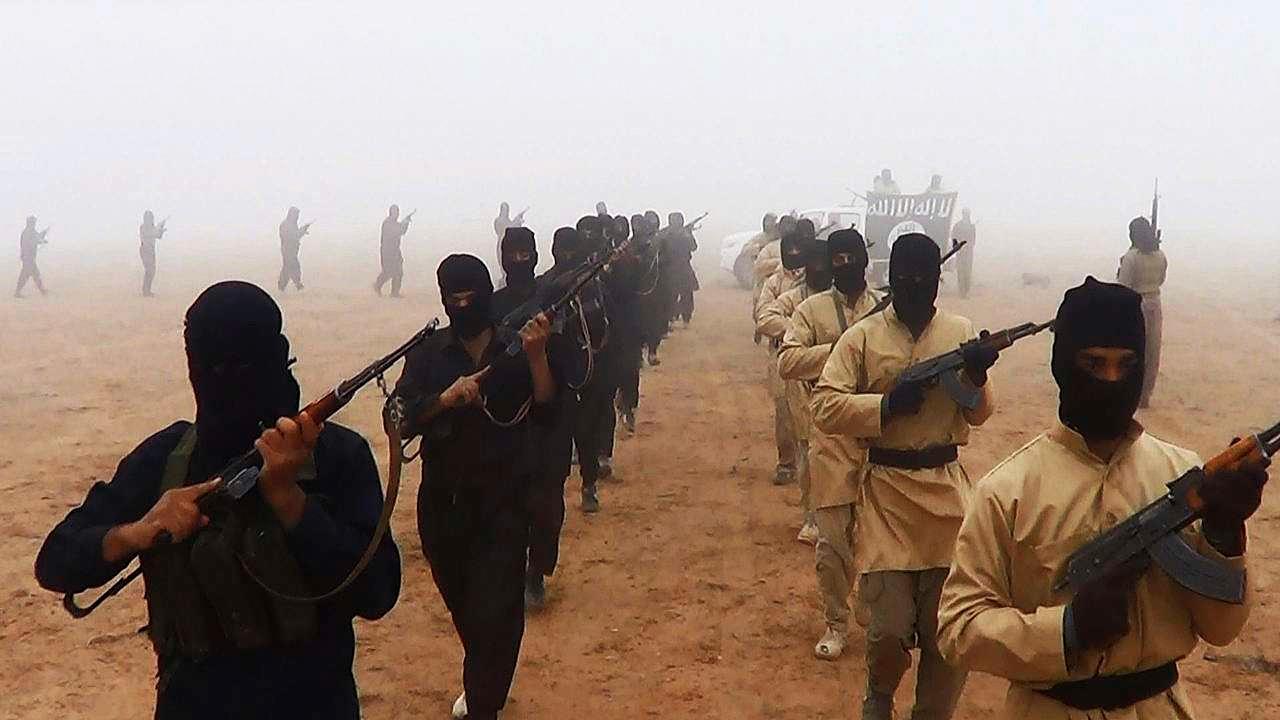 Bilder av IS-krigere under trening og i kamphandlinger brukes i organisasjonens propagandafilmer. 