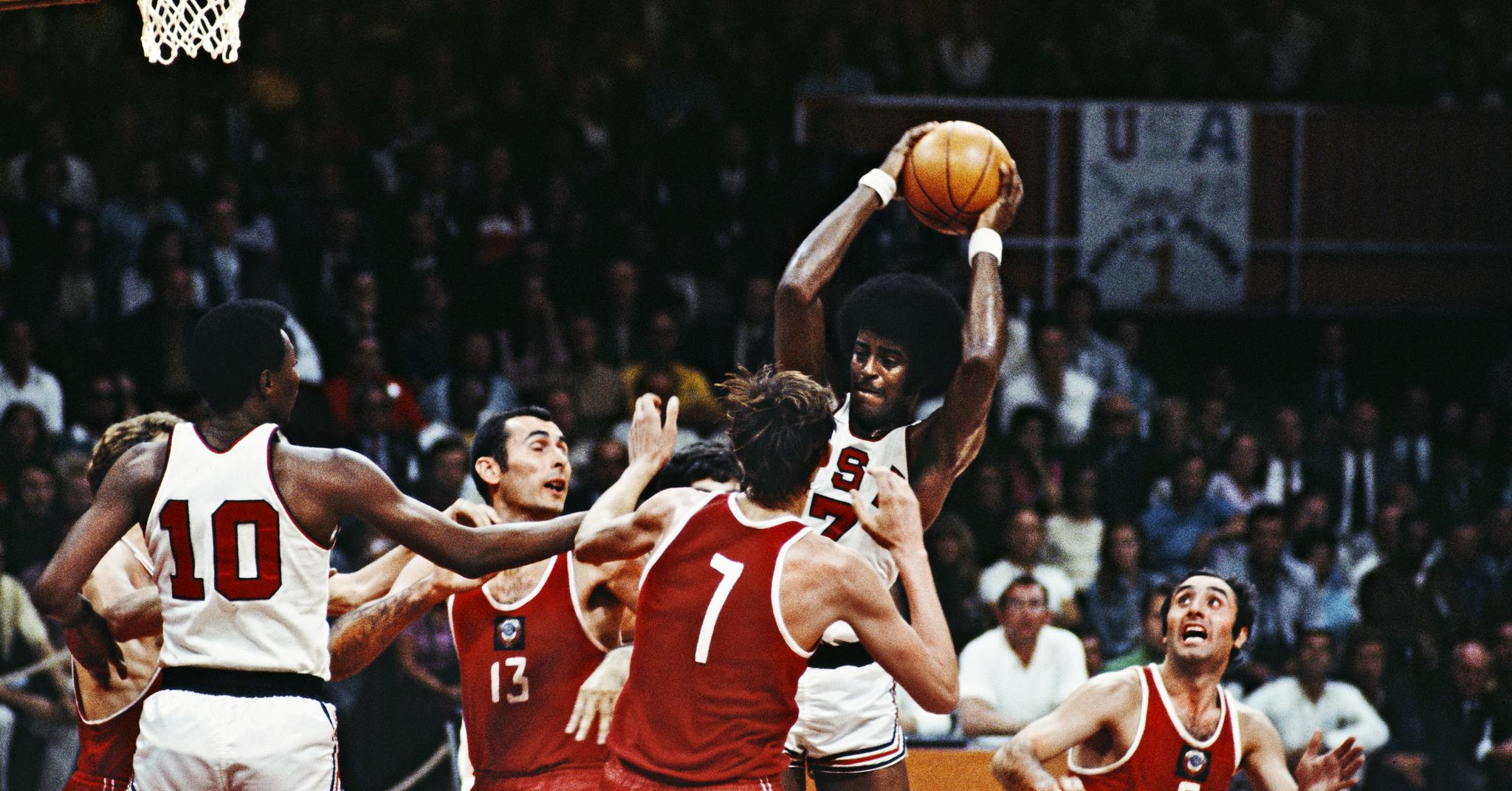 Игры 1972 баскетбол. Матч СССР США по баскетболу 1972. Баскетбол Мюнхен 1972 сборная СССР. Баскетбольный финал олимпиады 1972.