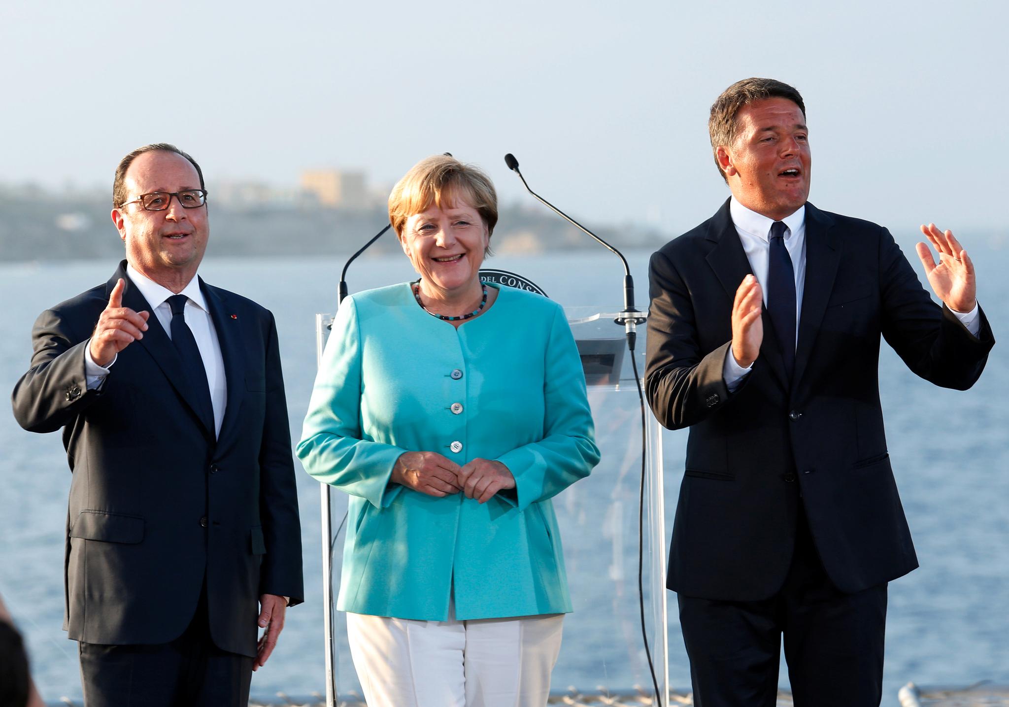 Tysklands forbundskansler Angela Merkel jobber for et EU som godtar løsere samarbeid. Her  sammen med Frankrikes president Francois Hollande og Italias statsminister Matteo Renzi.
