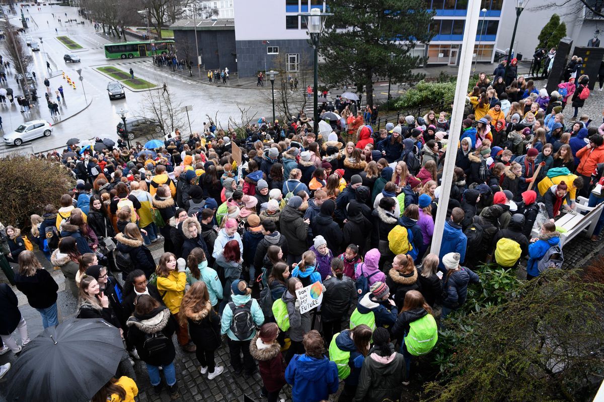 Stavanger sentrum fylles nå opp av unge som vil markere at de er uenige i klimapolitikken her til lands.