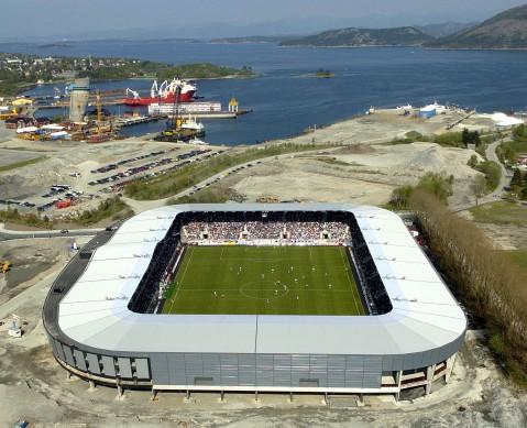 Fra åpningen av Viking Stadion. Viking - Molde sett fra lufta.