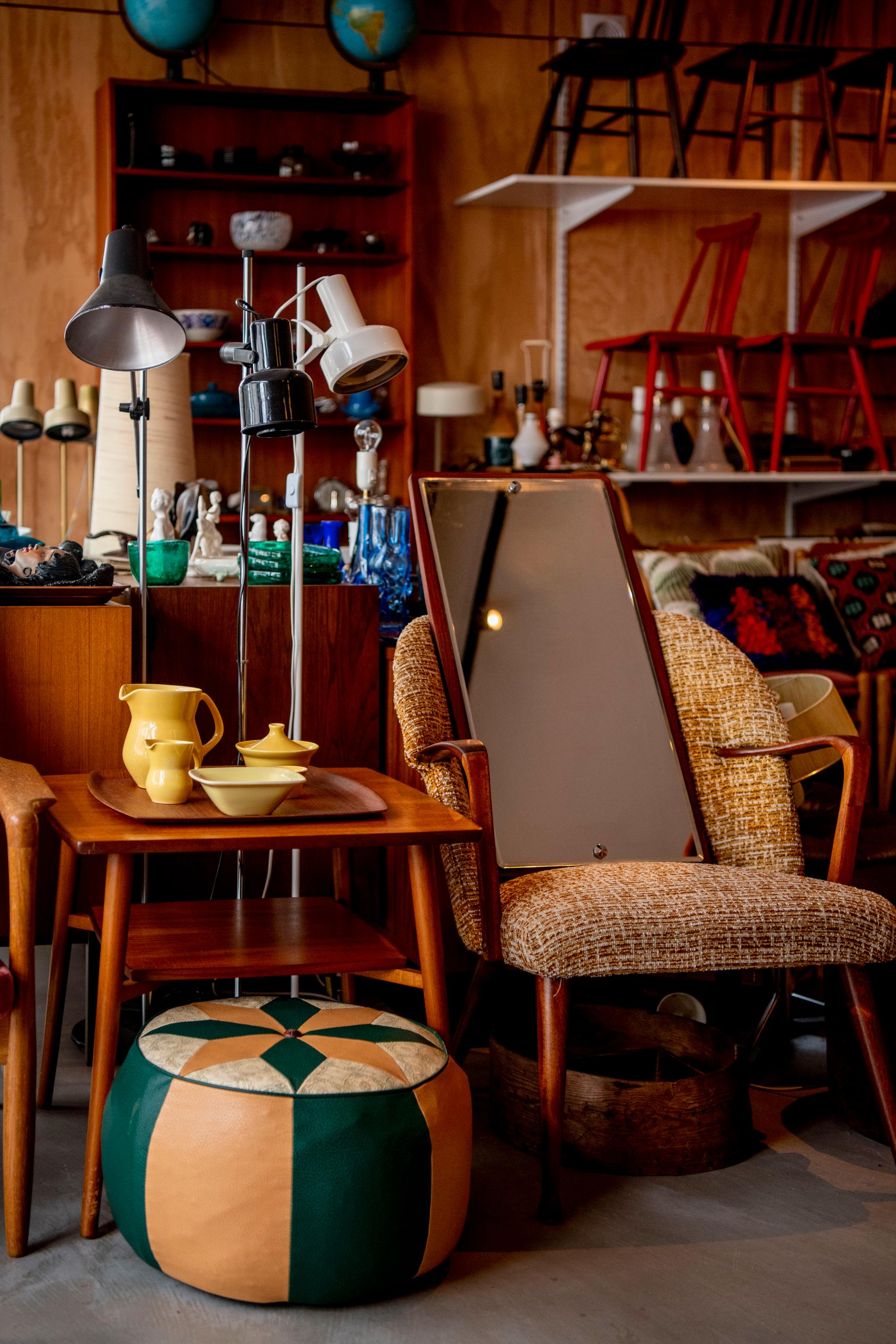  Alle varene på Moderne Vintage er nøye utvalgt av eieren, og møblene (de fleste norskproduserte) har blitt «shina» eller restaurert før de kommer ut i butikken.