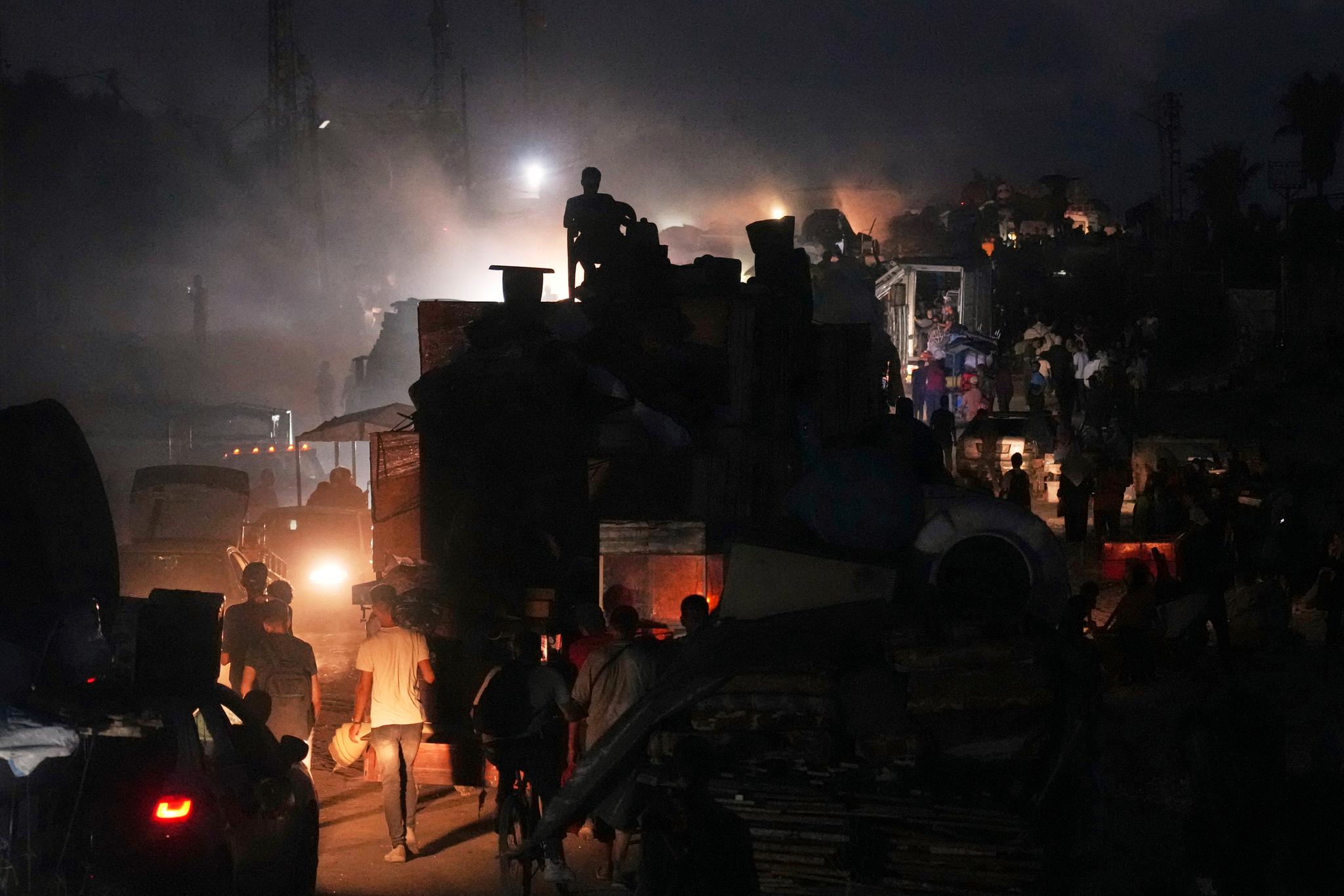 Lange køer på den eneste fluktveien ut av Gaza by