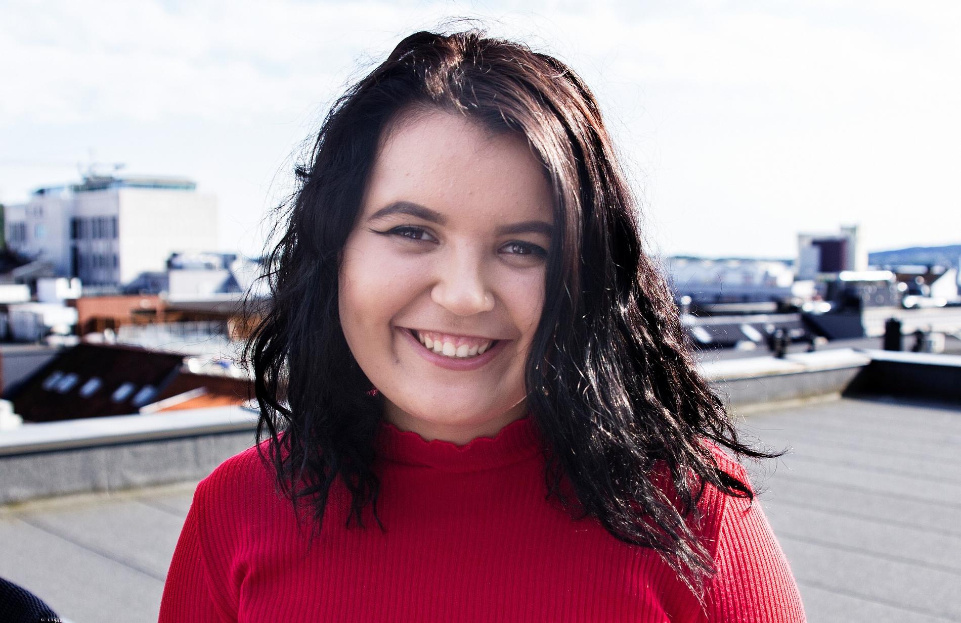  Nora Ånonsen Chayed (19) gir seg med politikk, og blir student på heltid i Liverpool. 