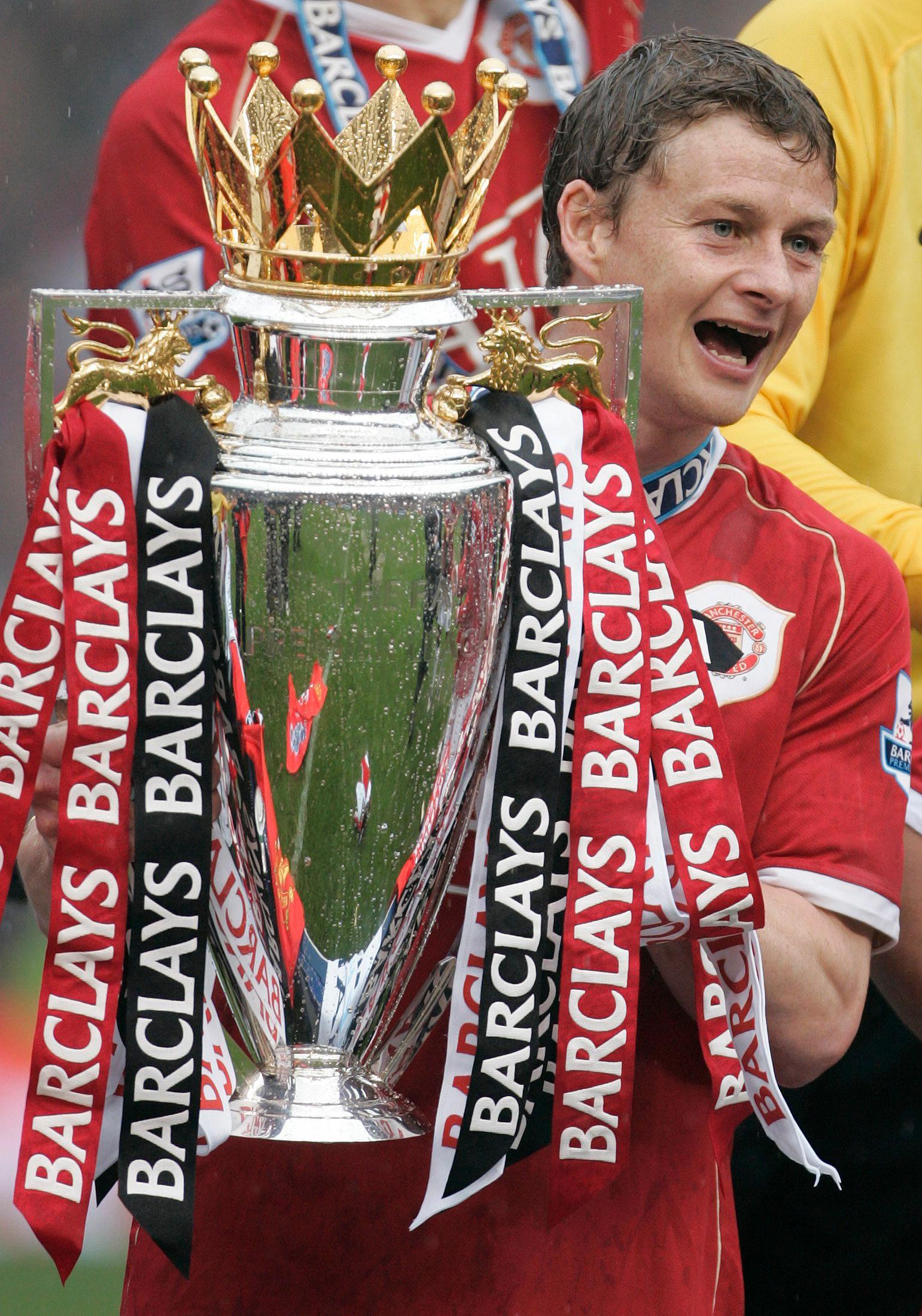 FORRIGE GANG: Ole Gunnar Solskjær med Premier League-trofeet i 2007.