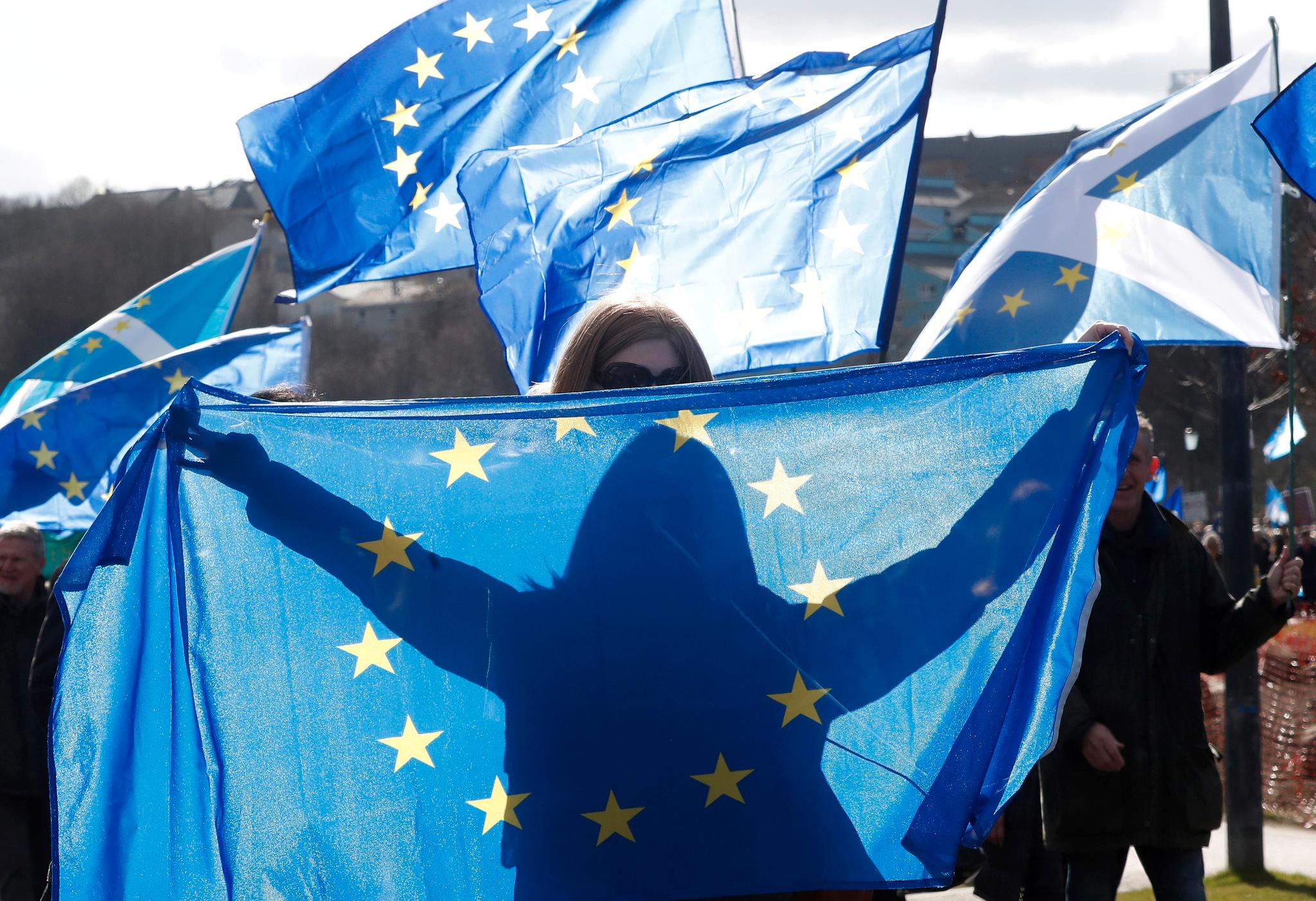 Il sostegno all’Unione europea raggiunge il livello più alto in un quarto di secolo