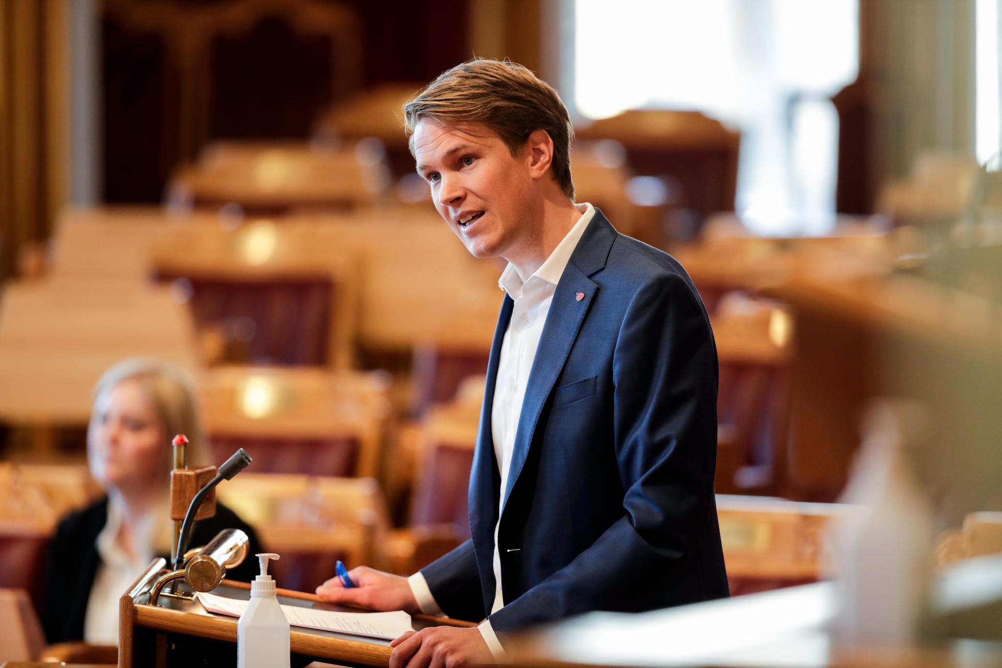 Utdanningspolitisk talsperson Torstein Tvedt Solberg i Arbeiderpartiet er ikke fornøyd med regjeringens beslutning.