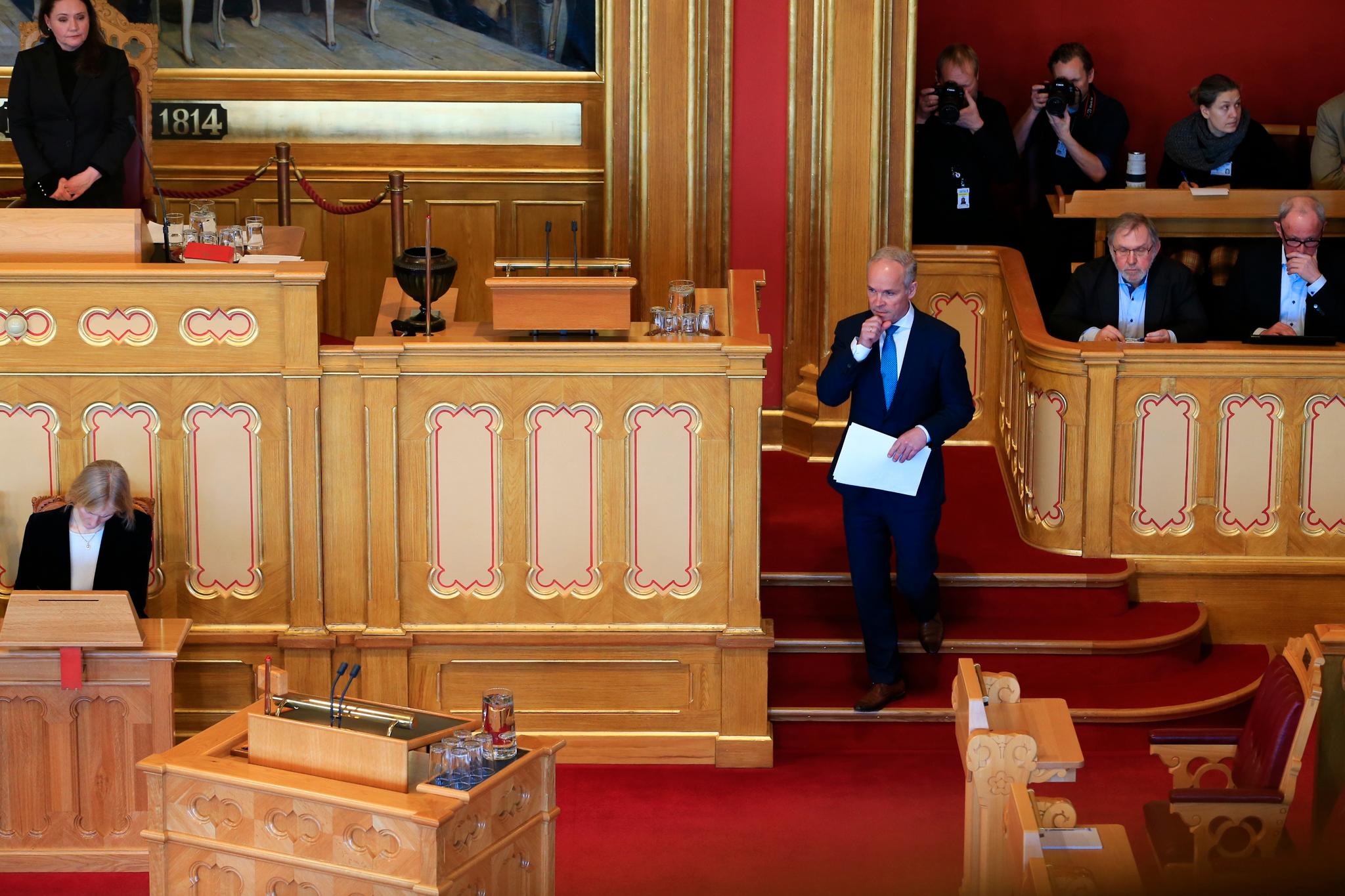 Jan Tore Sanner etter å ha beklaget for Stortinget.