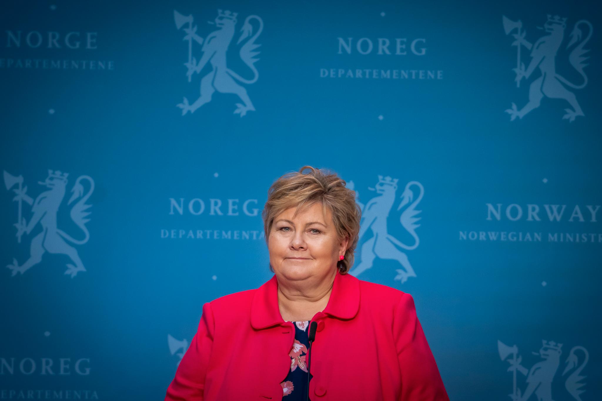 Statsminister Erna Solberg på fredagens pressekonferanse.