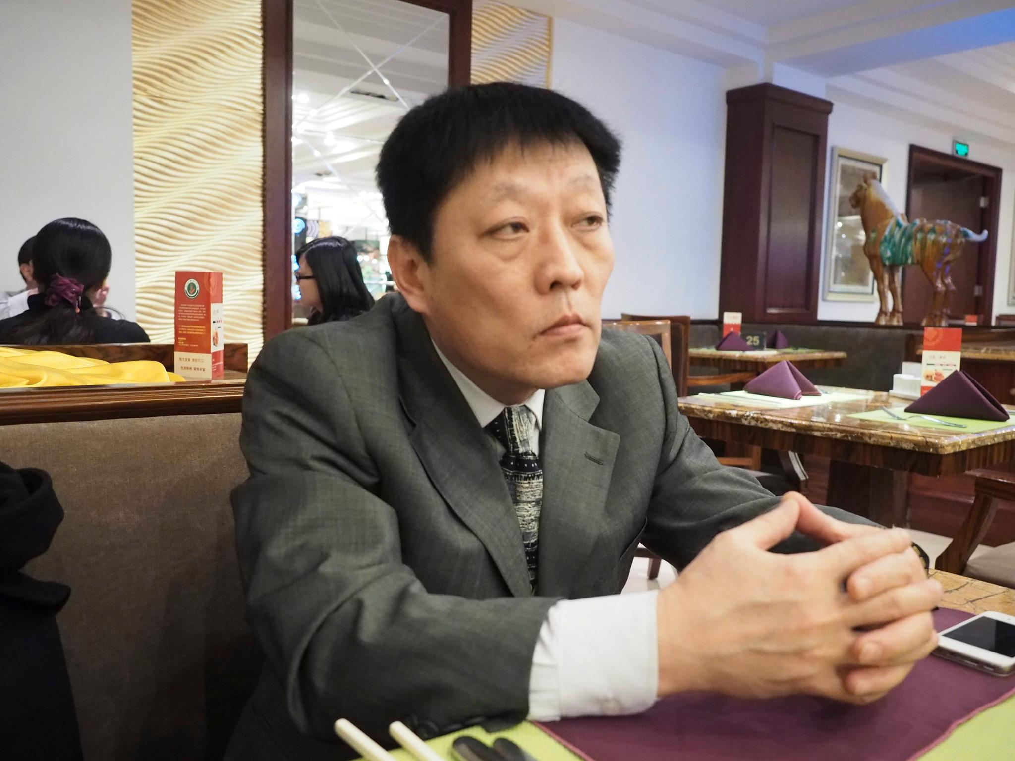 Liu Xiaobos venn og tidligere forsvarer Shang Baojun   reagerer med sinne på fredsprisvinnerens død.