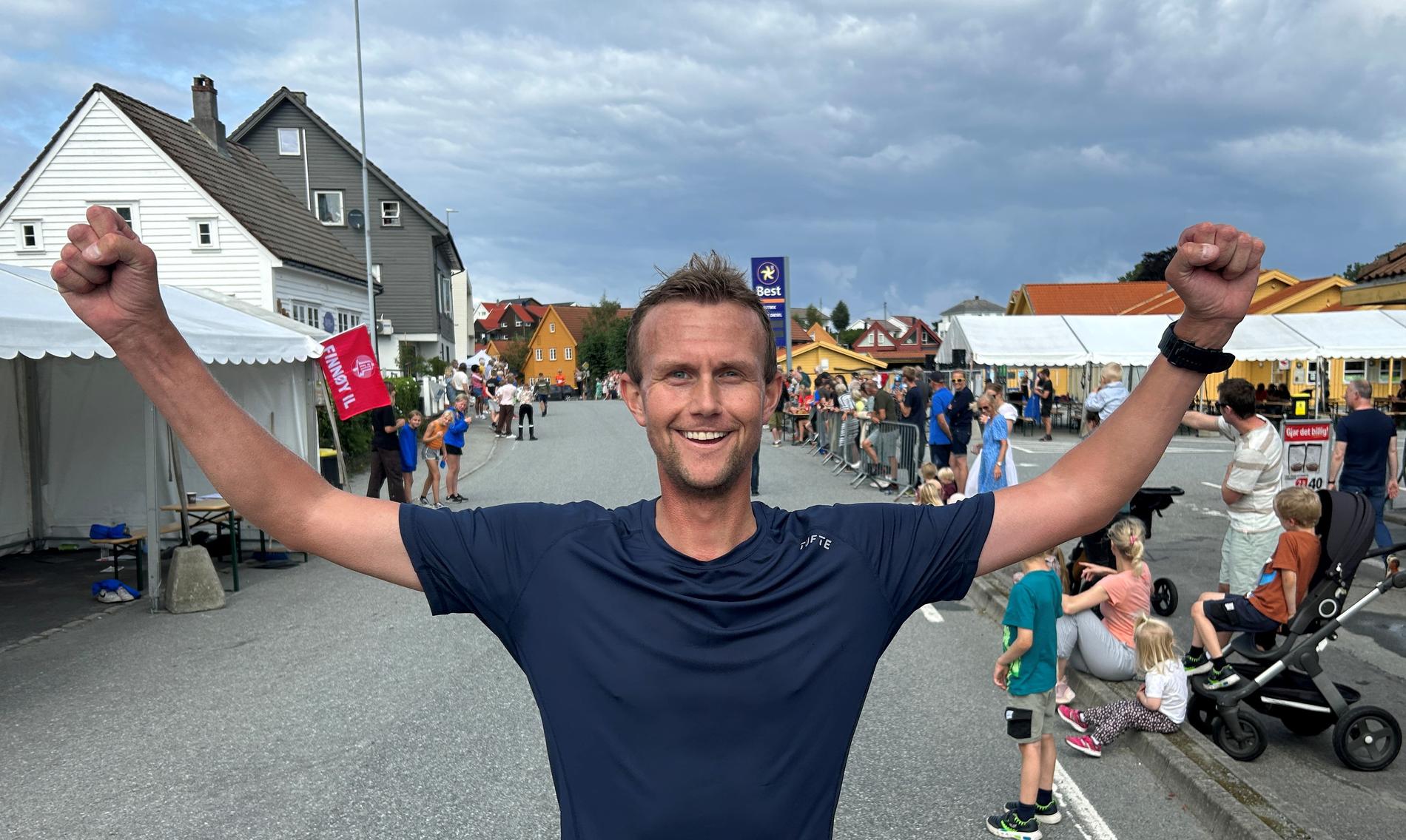 Henning Tjøstheim skryter av rammene kring det årlege Griegløpet på Judaberg, der ungane gir «high five» heile vegen, som han seier.