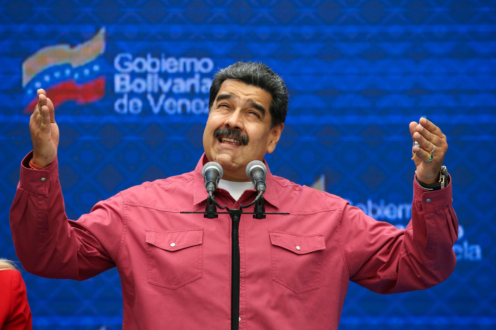 Venezuelas president Nicolás Maduro i et møte med journalister i Caracas på valgdagen søndag. 