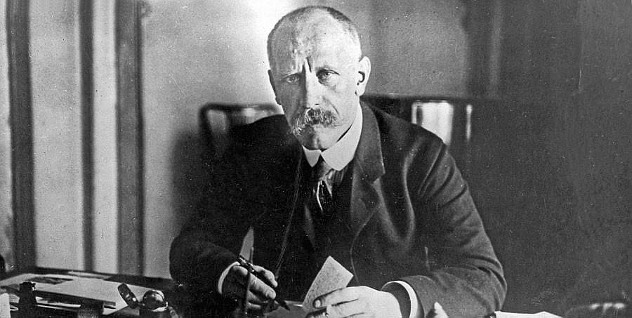 En av de mange vrangforestillingene om Fridtjof Nansen er at han var politisk på linje med sin medhjelper i Russland, Vidkun Quisling. Fotografiet med autograf stammer fra tiden i Russland. FOTO: NOVOSTI/SCANPIX